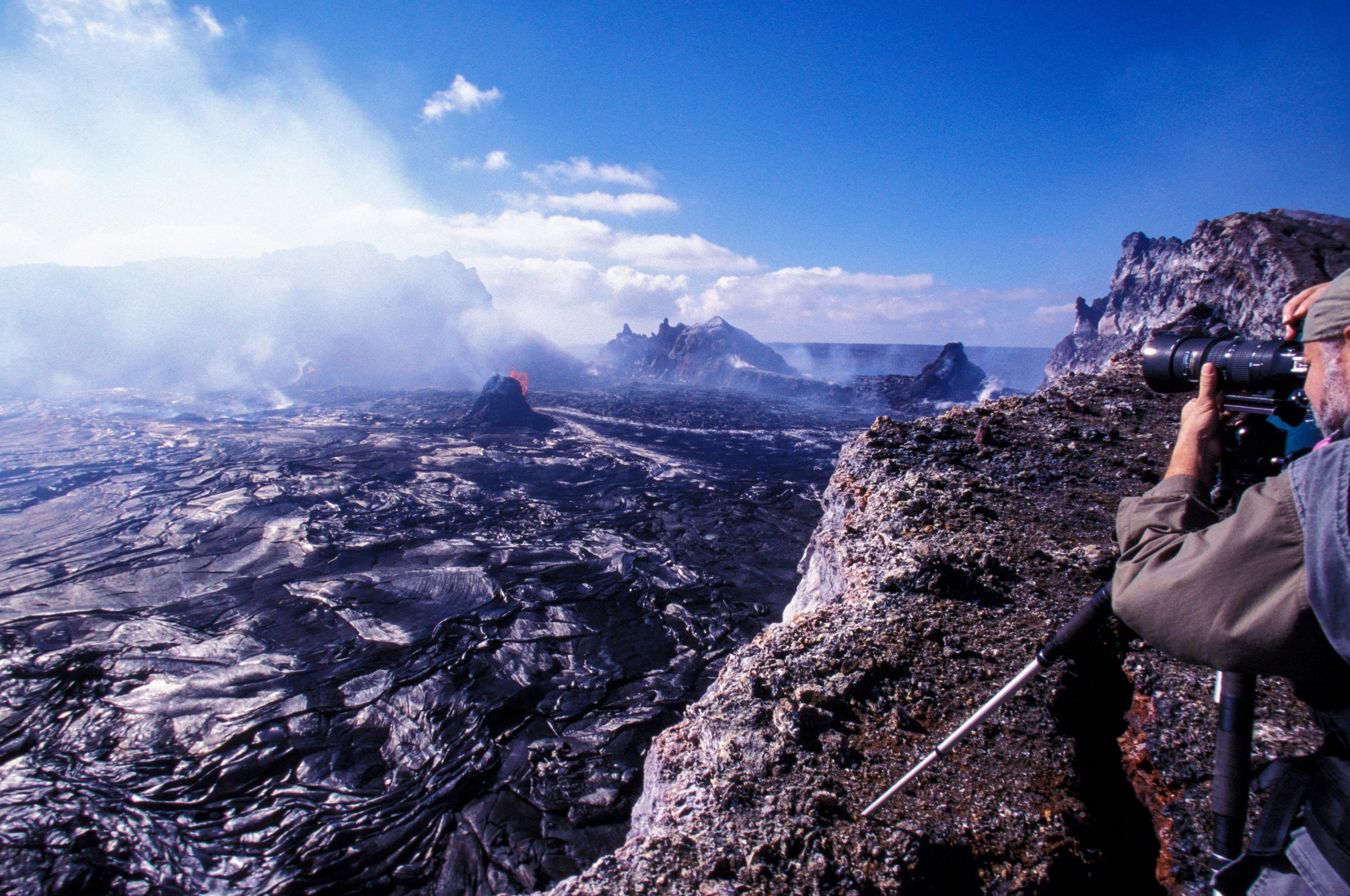 超危険な火山撮影に挑んだ男