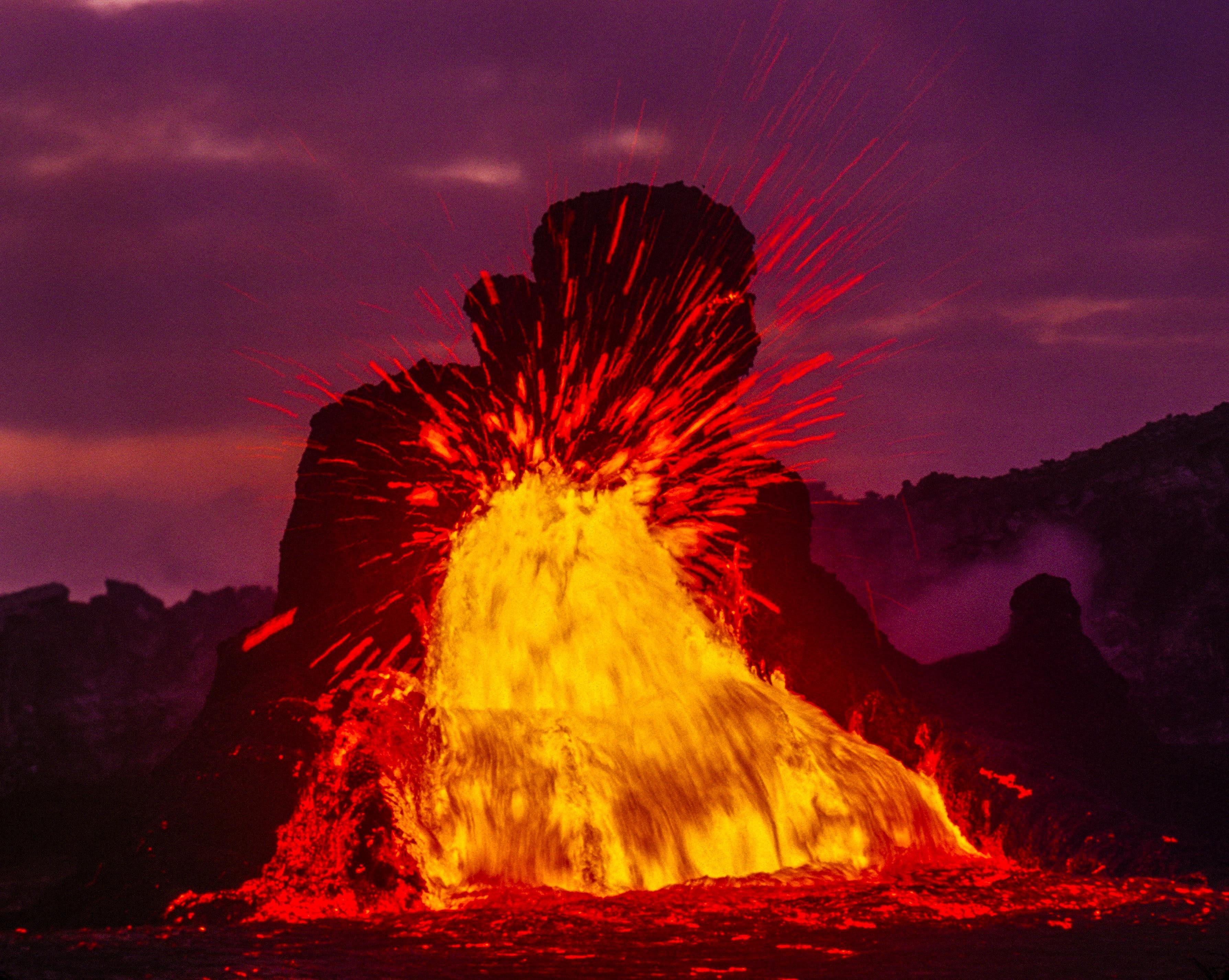 超危険な火山撮影に挑んだ男