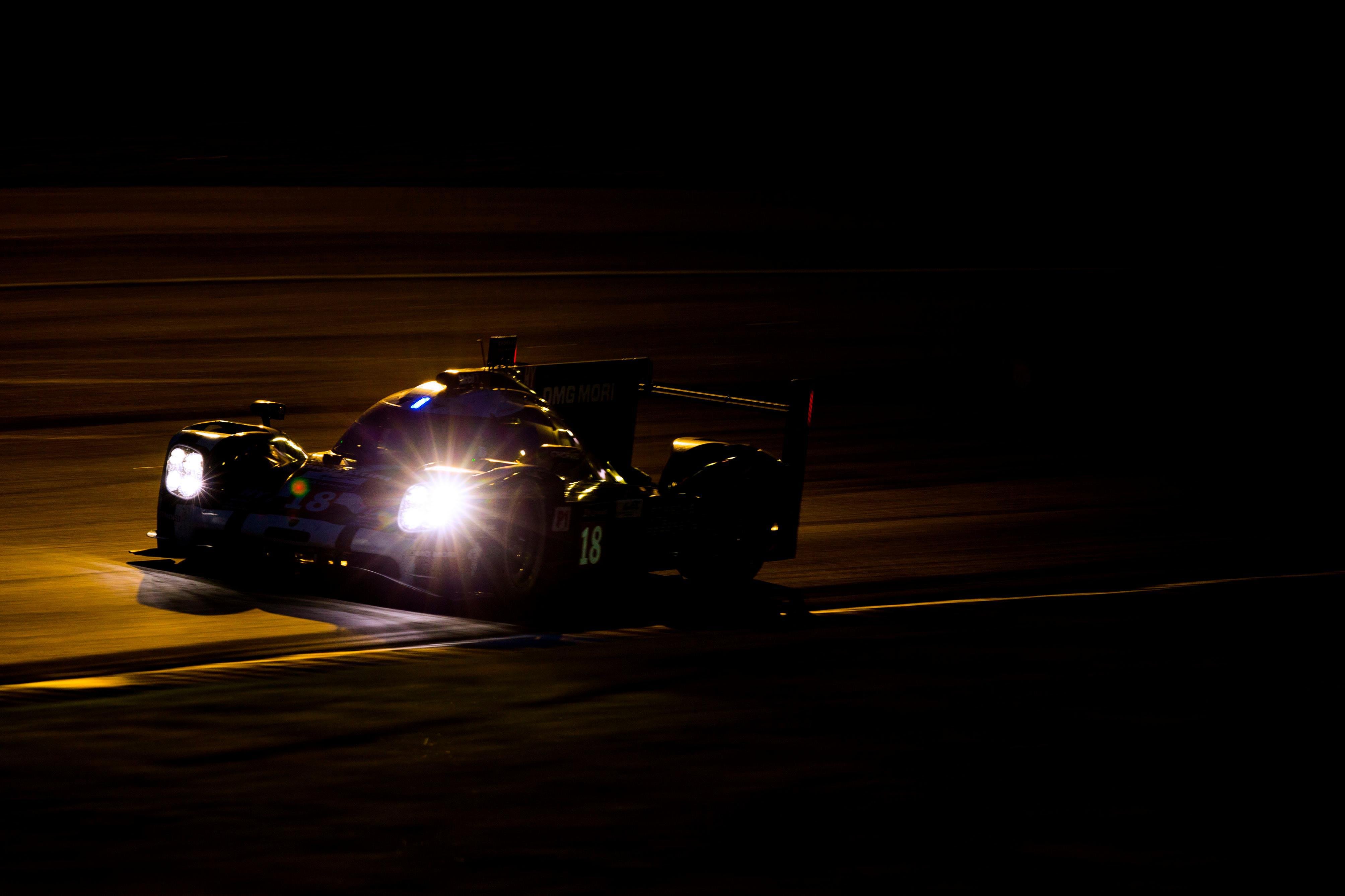 Voiture de course - Une spectaculaire course de voiture