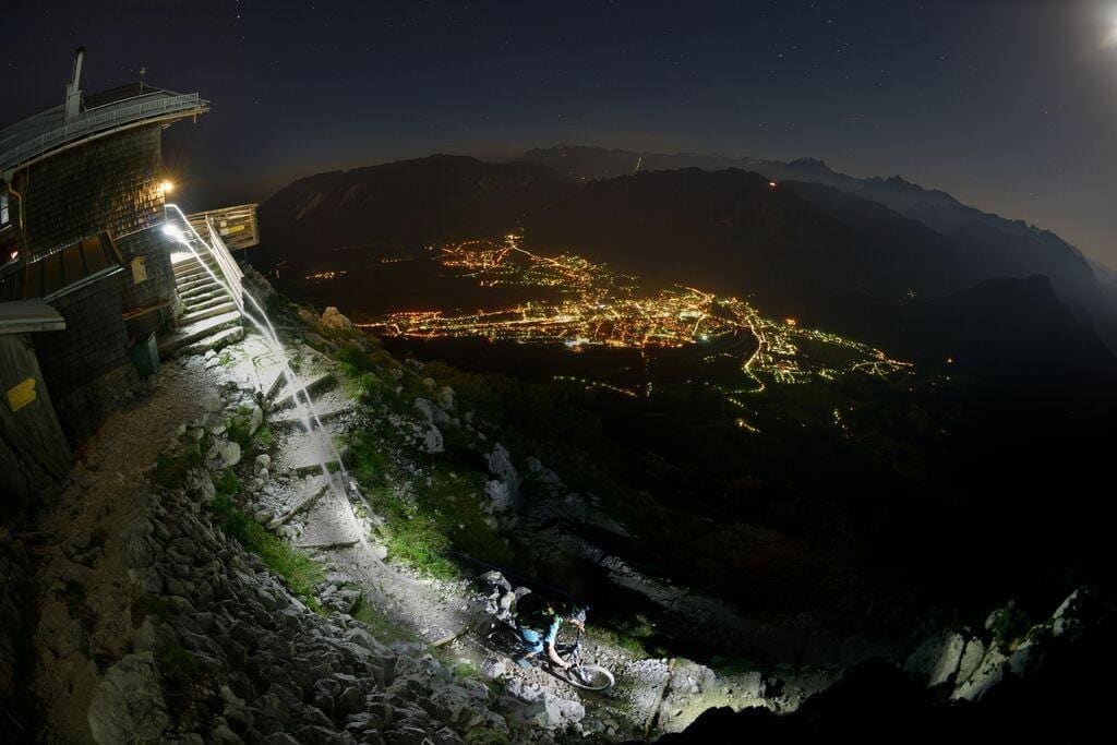 Езда на велосипеде ночью | фонарик для байка