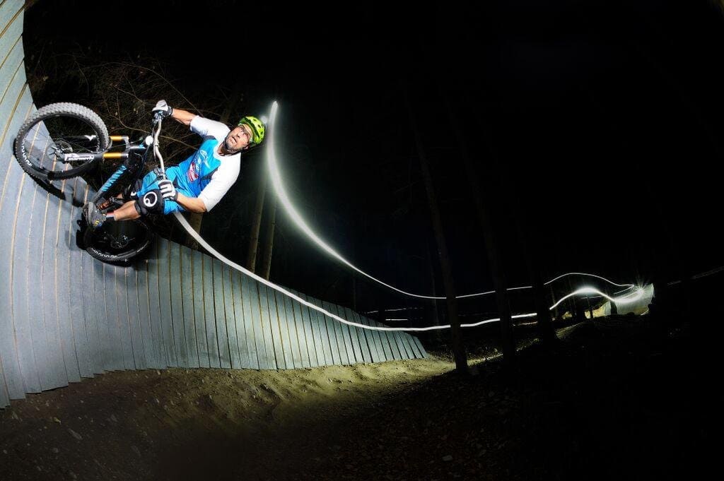 Езда на велосипеде ночью | фонарик для байка