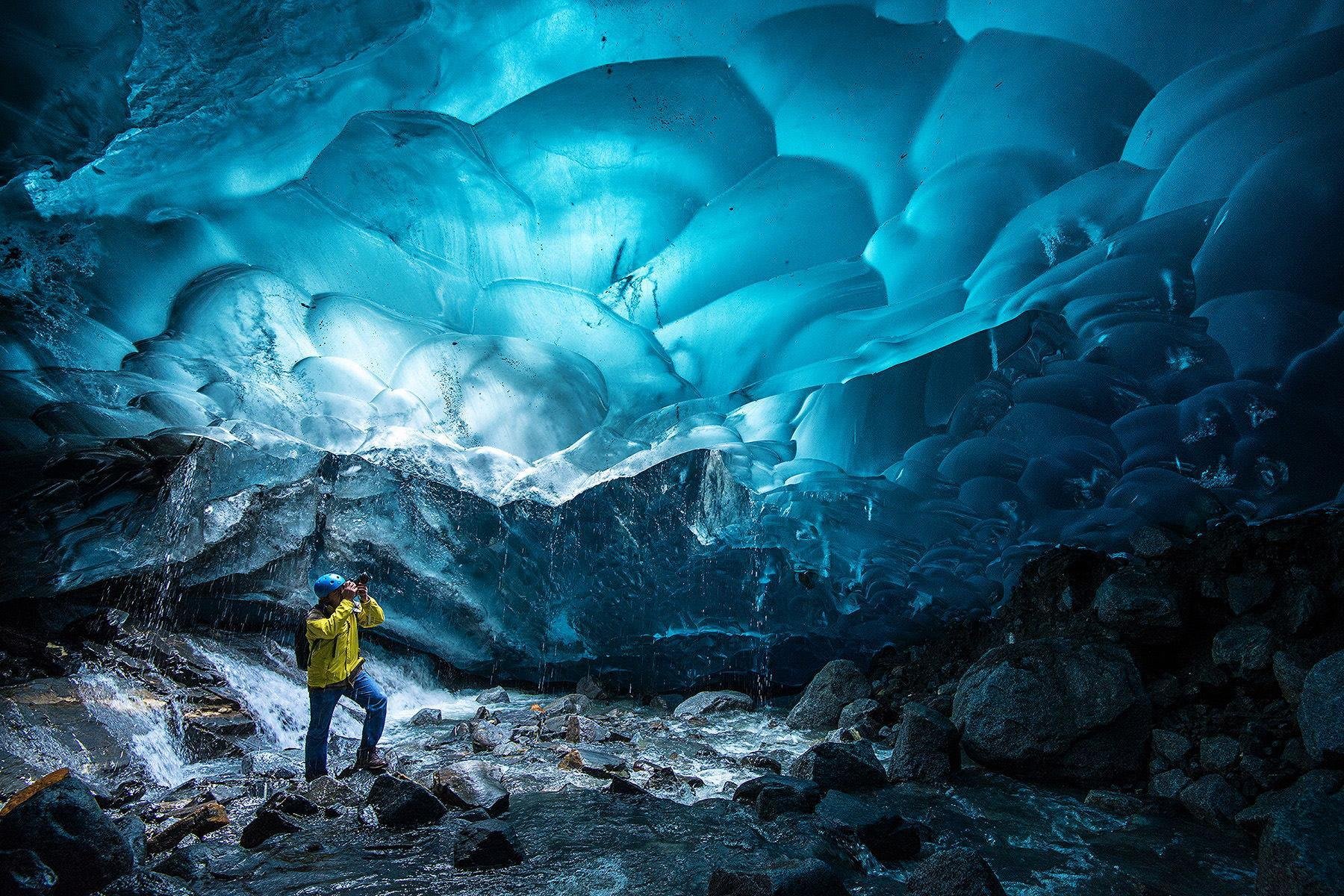 Ледниковые пещеры Менденхолла, Аляска