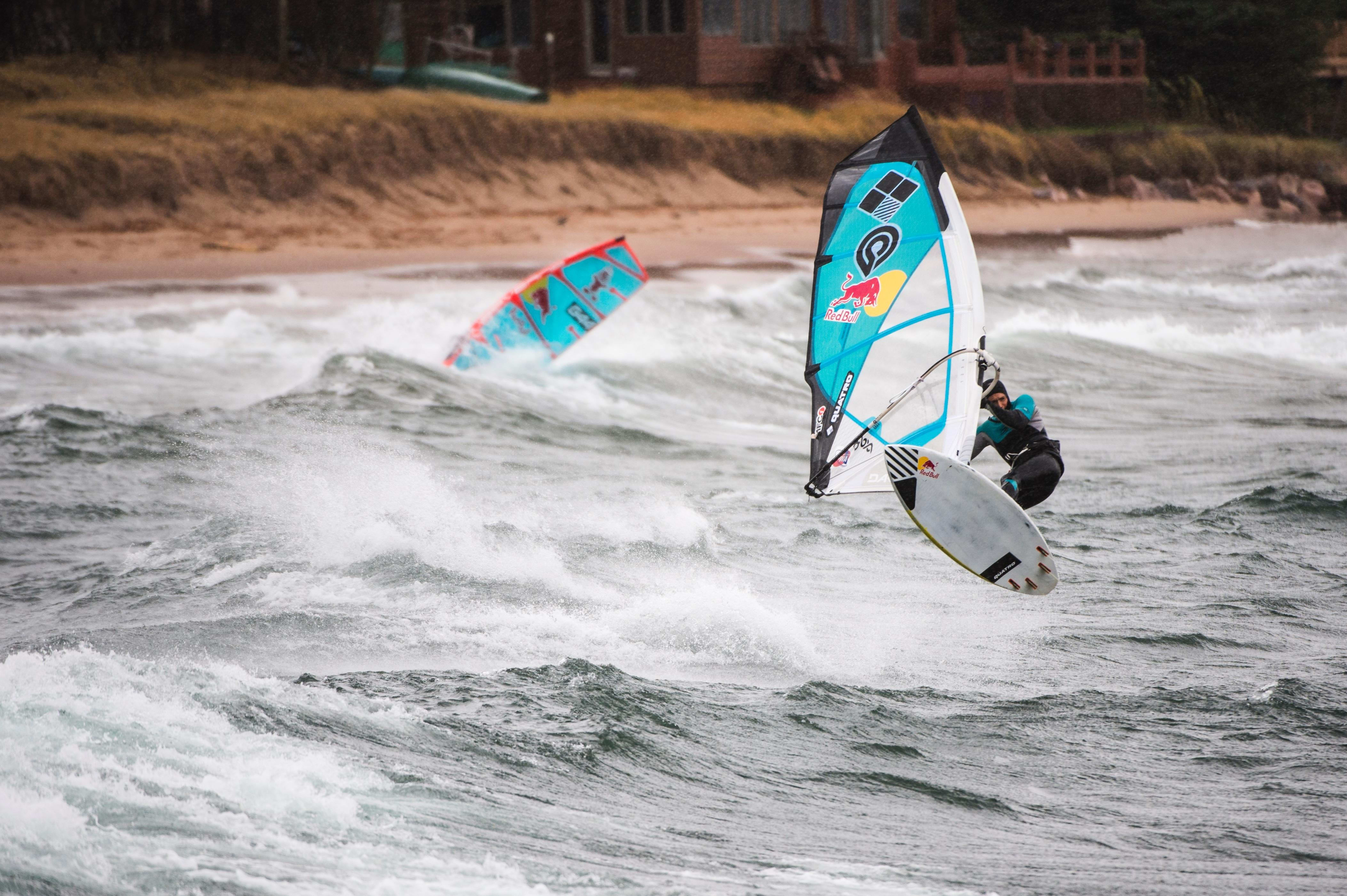 15 12 29 雪の降る厳冬の湖でウィンドサーフィン Surfing