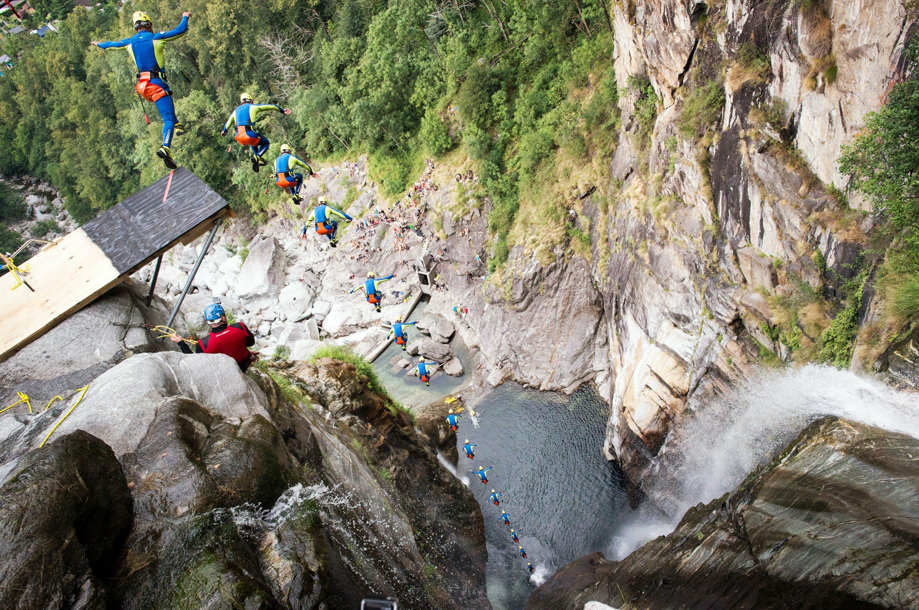 World cliff. Ласло Шалле. Ласо Шалле. Прыжки в воду. Прыжок в воду с высоты.