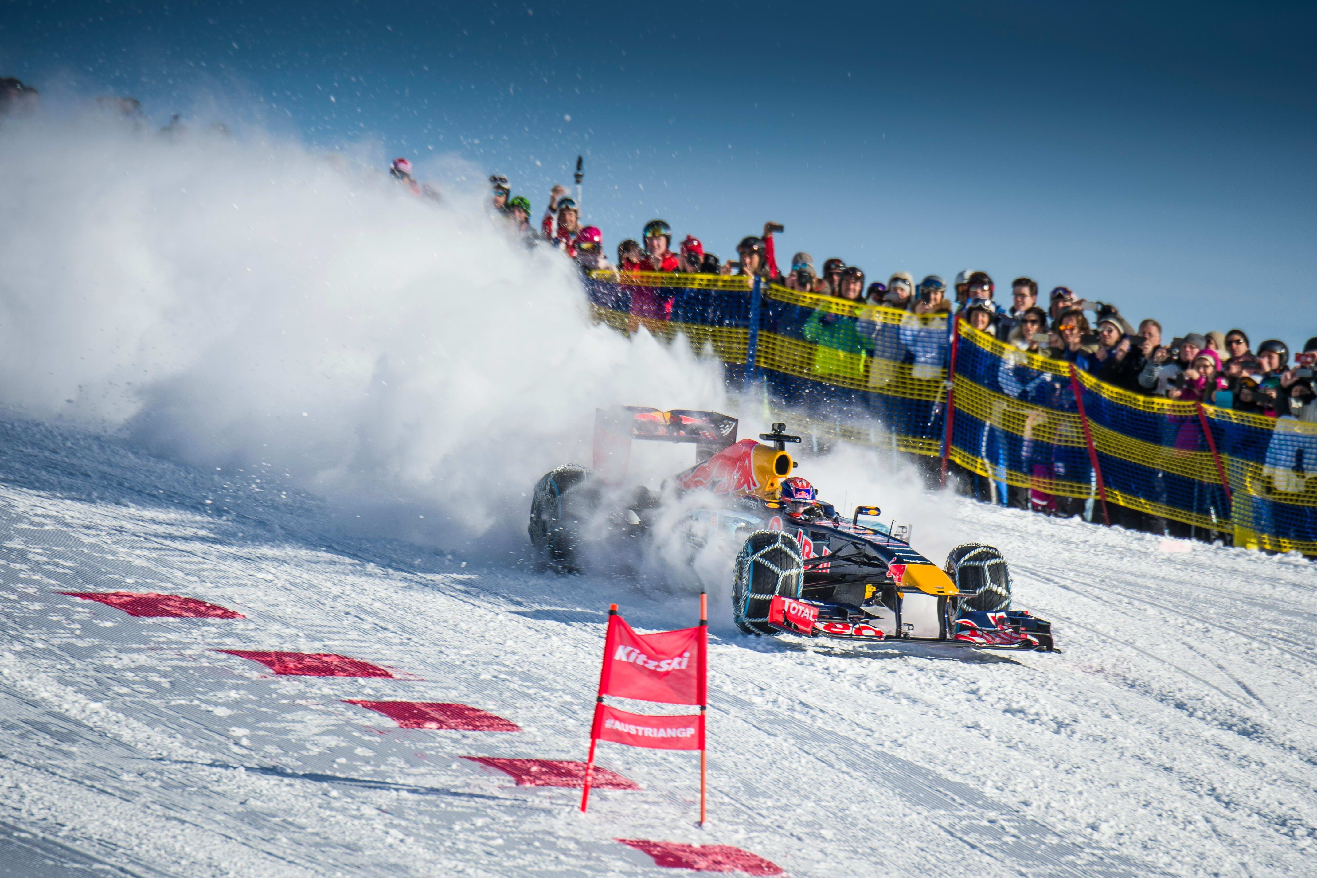 Зимние гонки. Ред Булл Snow Run f1. F1 Red bull Winter. Ред Булл формула 1 зимой. Ред Булл f1 на снегу.