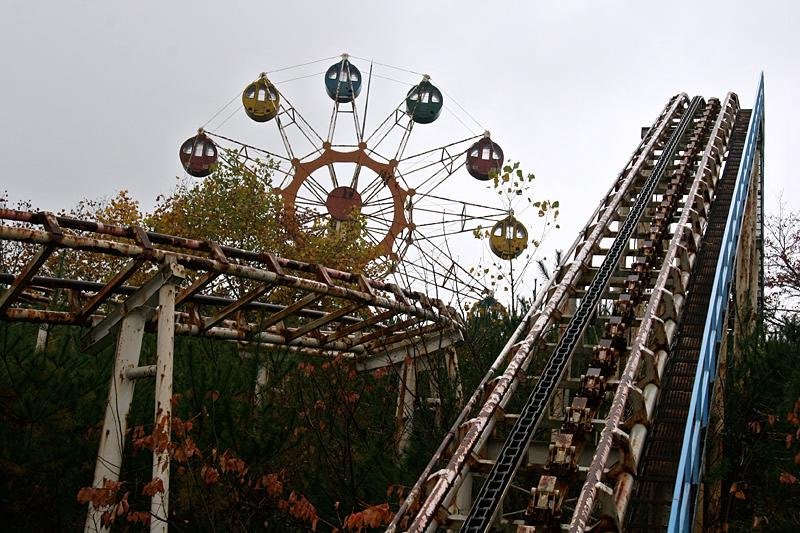 Massive Wooden Rollercoaster in Abandoned Japanese Amusement Park