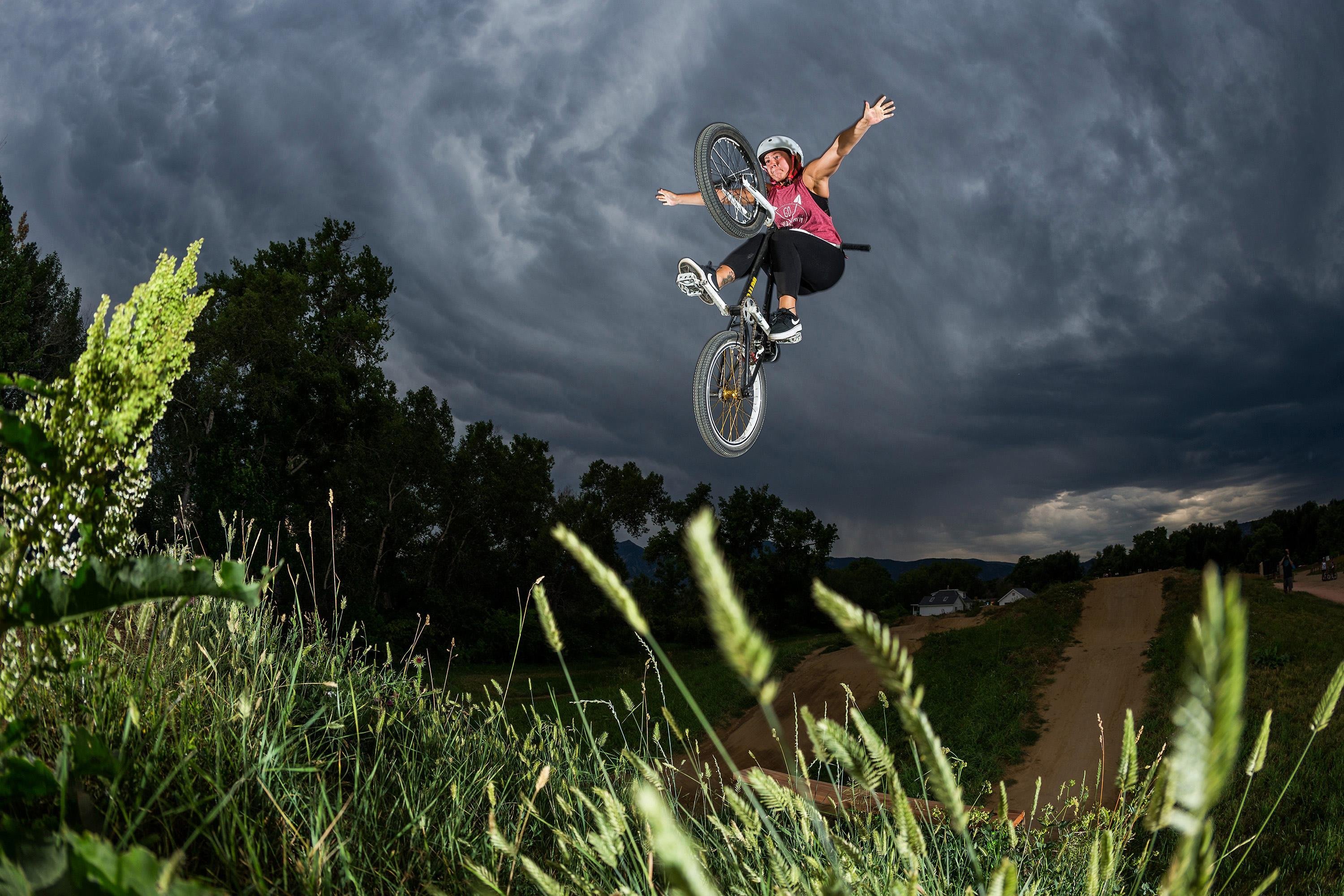 Девушки катаются на BMX в Колорадо | Фото, видео