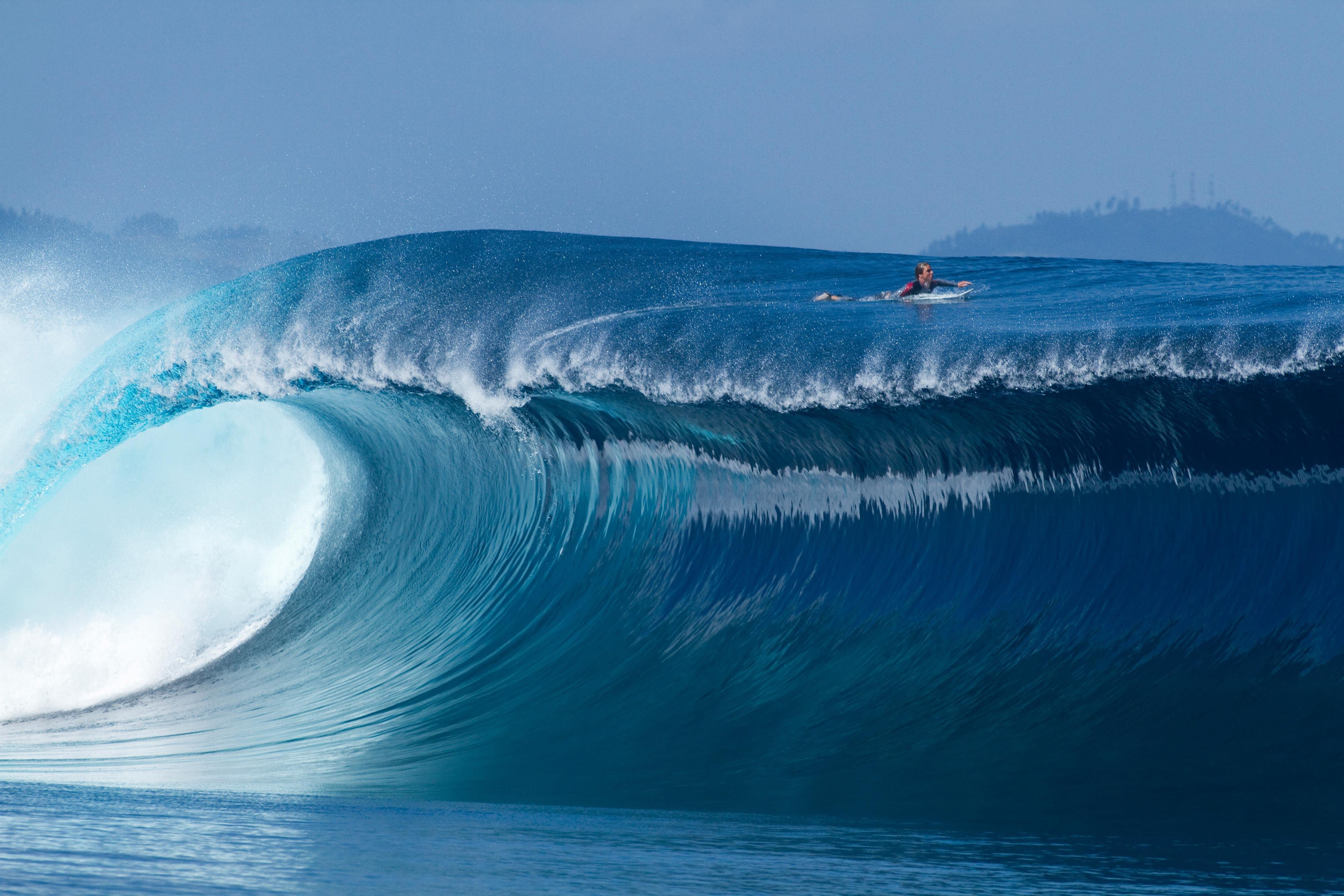 Поднимется волна огромная волна. Фиджи ЦУНАМИ. Атлантический океан ЦУНАМИ. Биг Вейв серфинг. Тихий океан волны ЦУНАМИ.