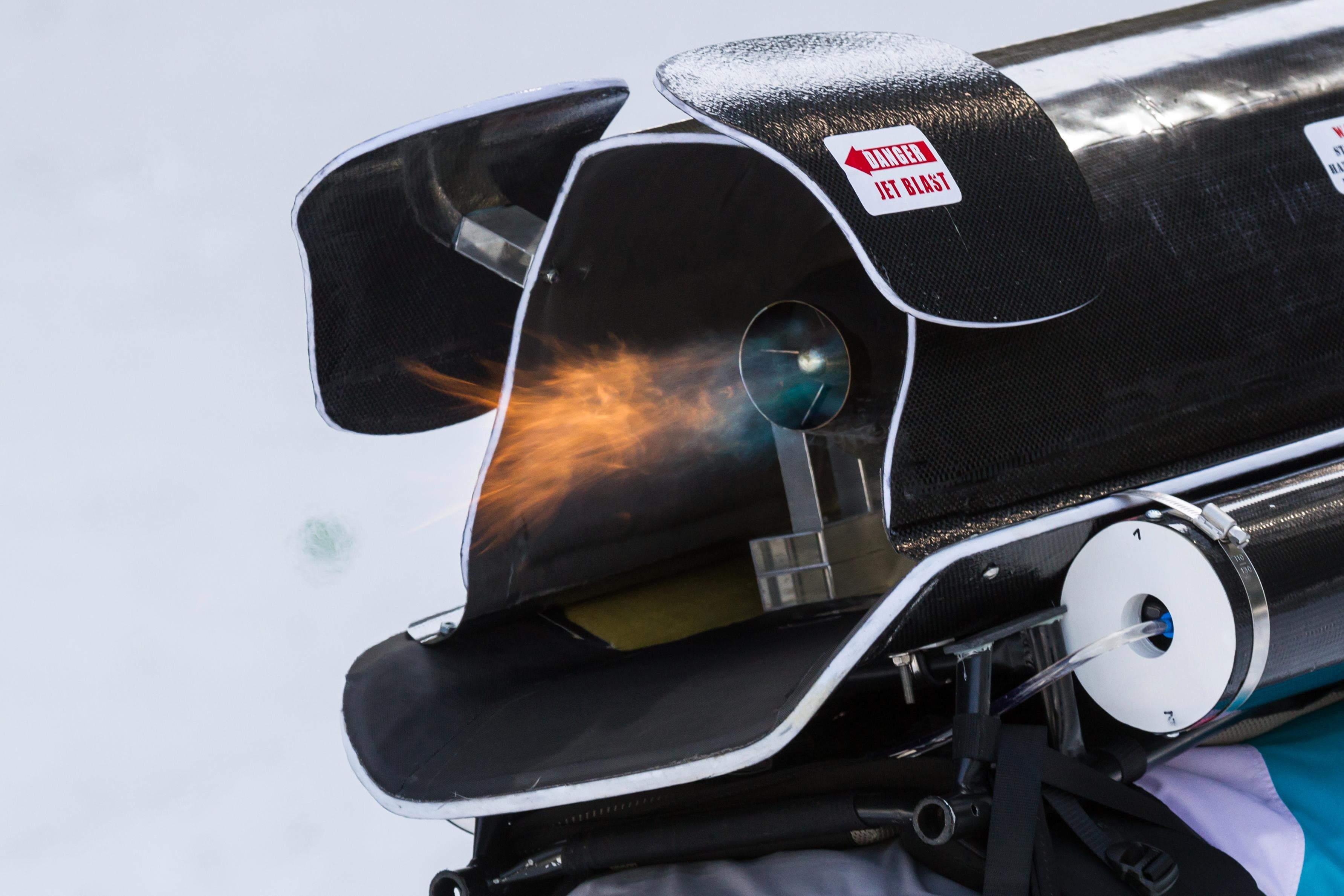 Filip Flisar beschleunigt mit Ski auf 200 km/h