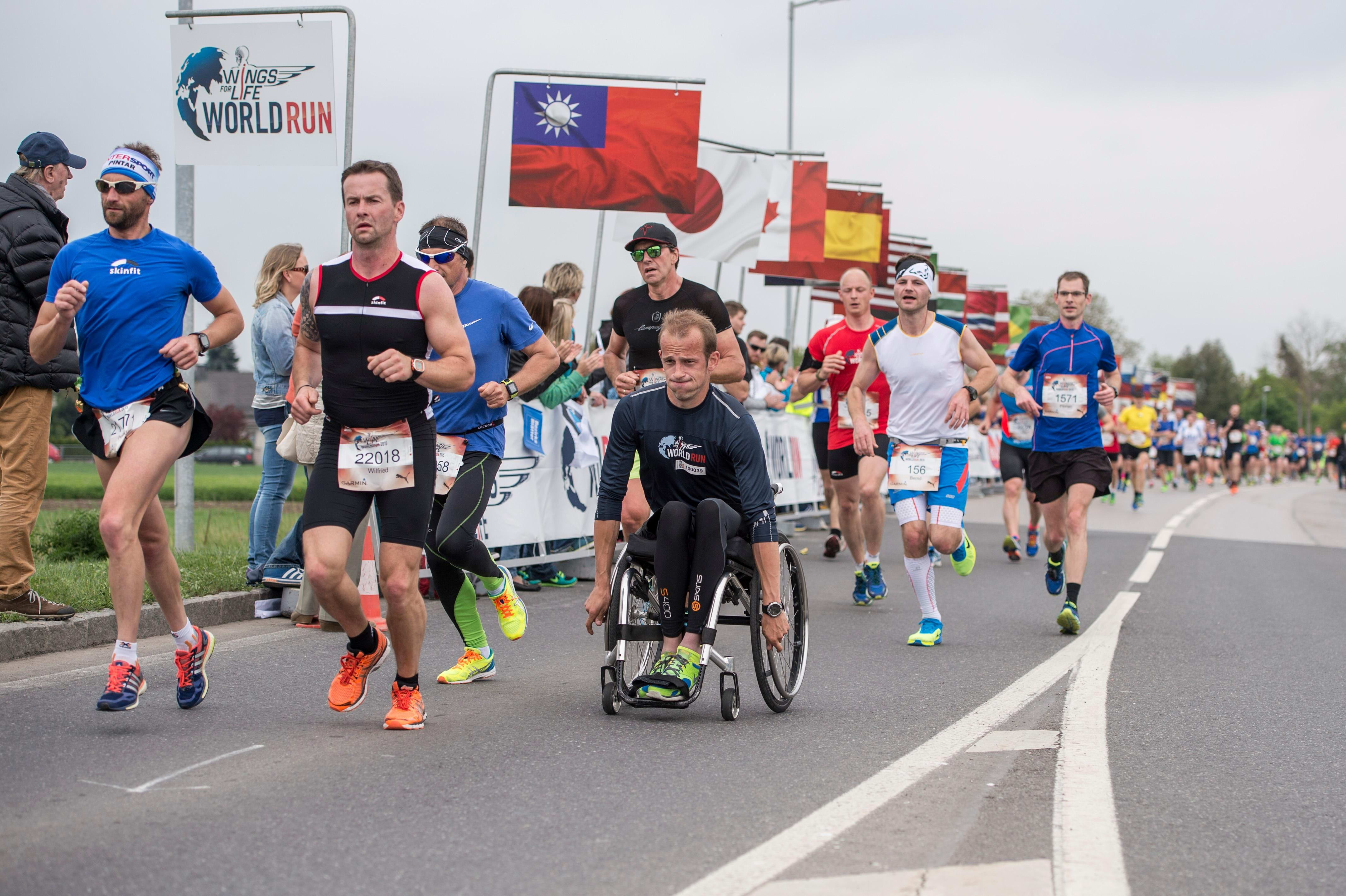 Running world. Wings for Life World Run. Забег Run for Life. Run for Life благотворительный забег. Wings for Life World Run рекорд.