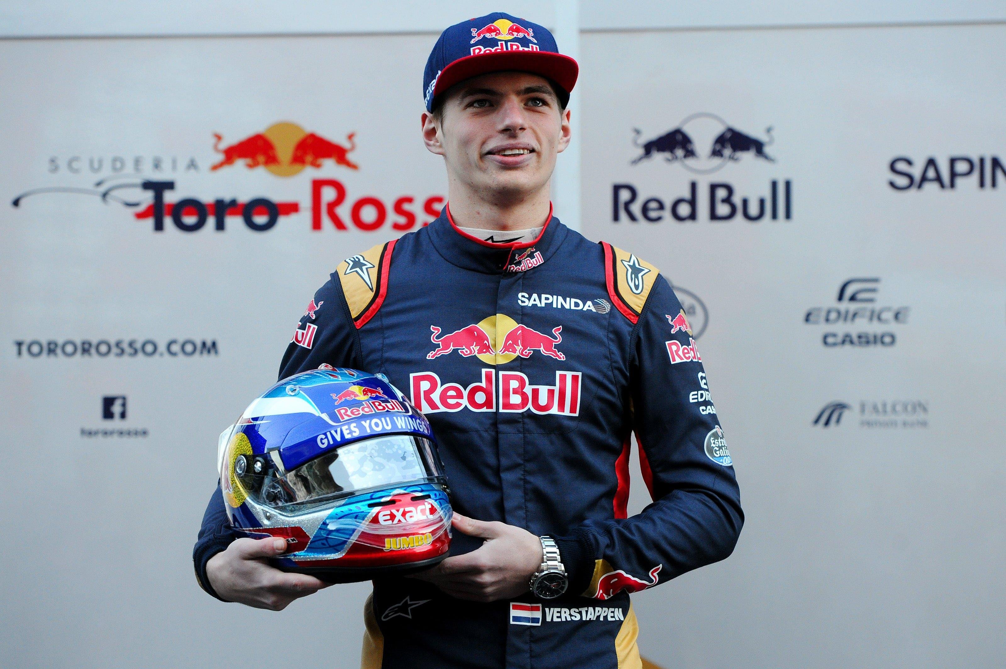 Verduisteren Wat is er mis Postcode Max Verstappen joins Red Bull Racing | Kvyat Toro Rosso