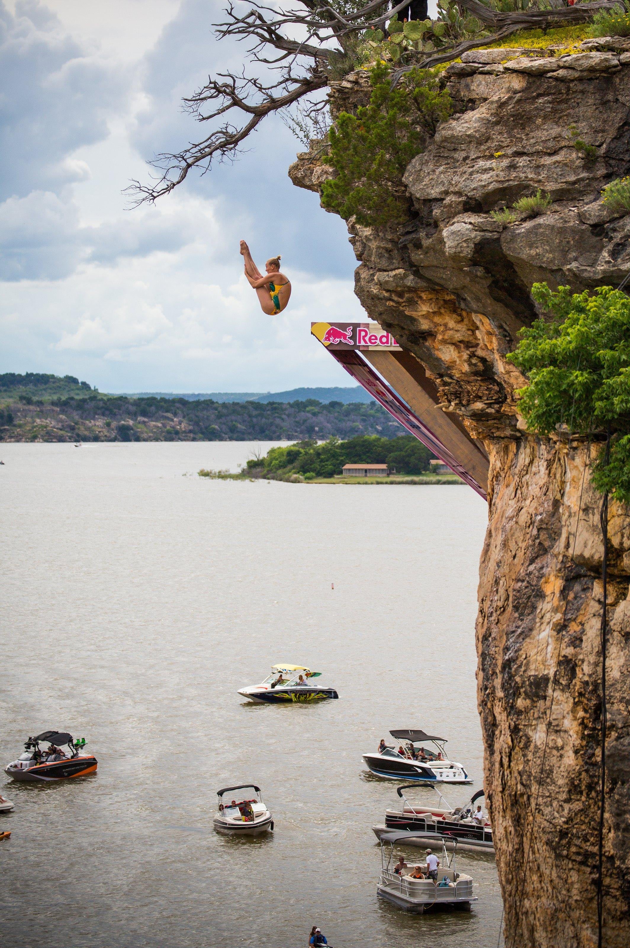 Report results from Red Bull Cliff Diving Texas 2016
