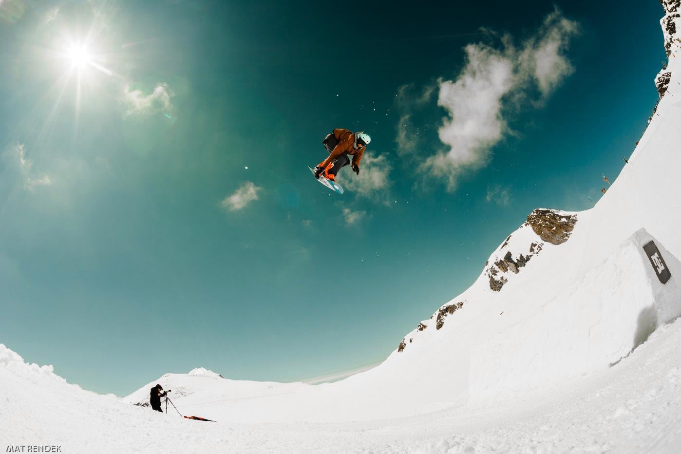 Spoznaj snowboardistu Sama Jaroša a trénera Maťa Matysa