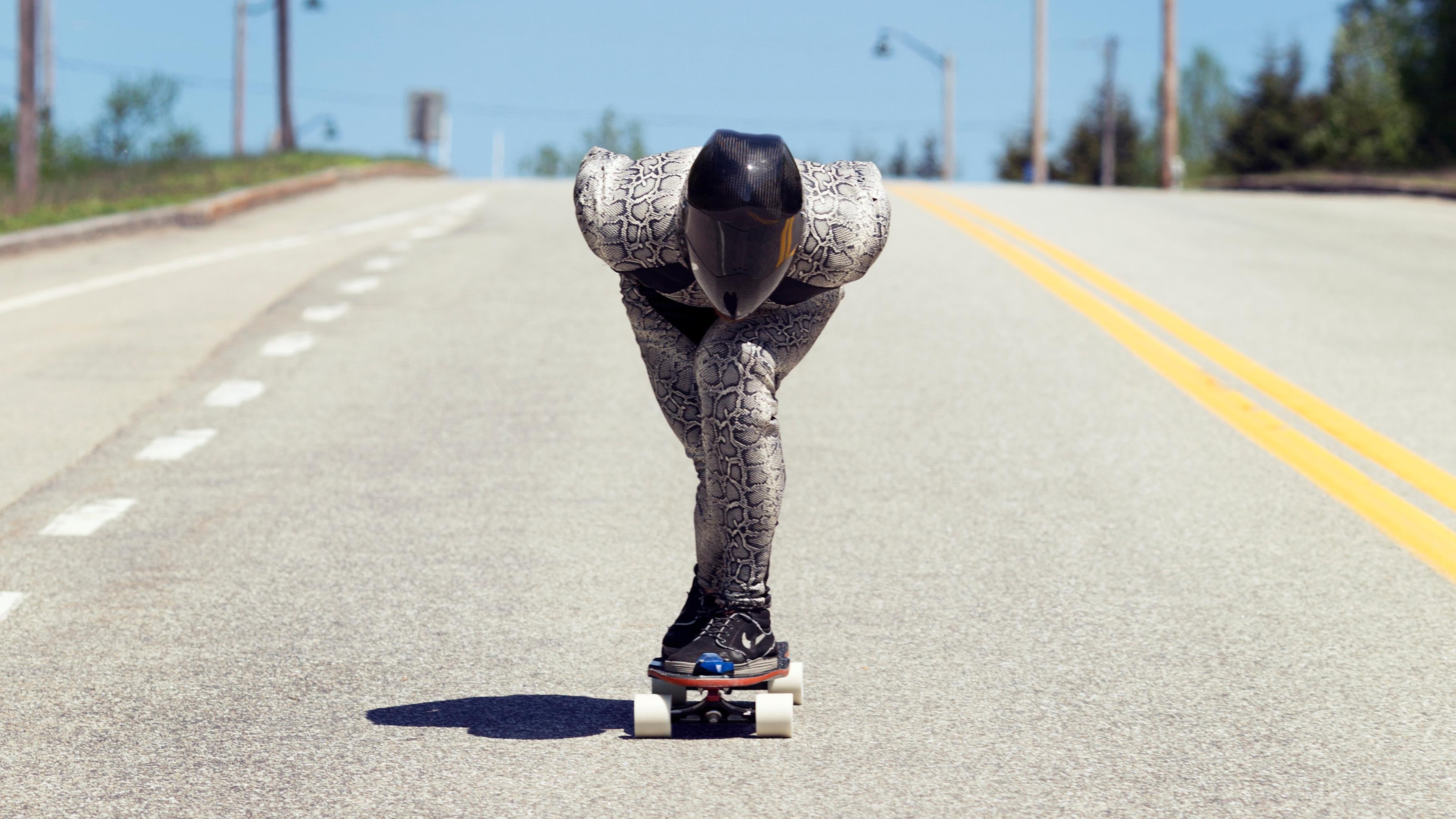 Récord de velocidad en skate Erik Lundberg a 130 km/h
