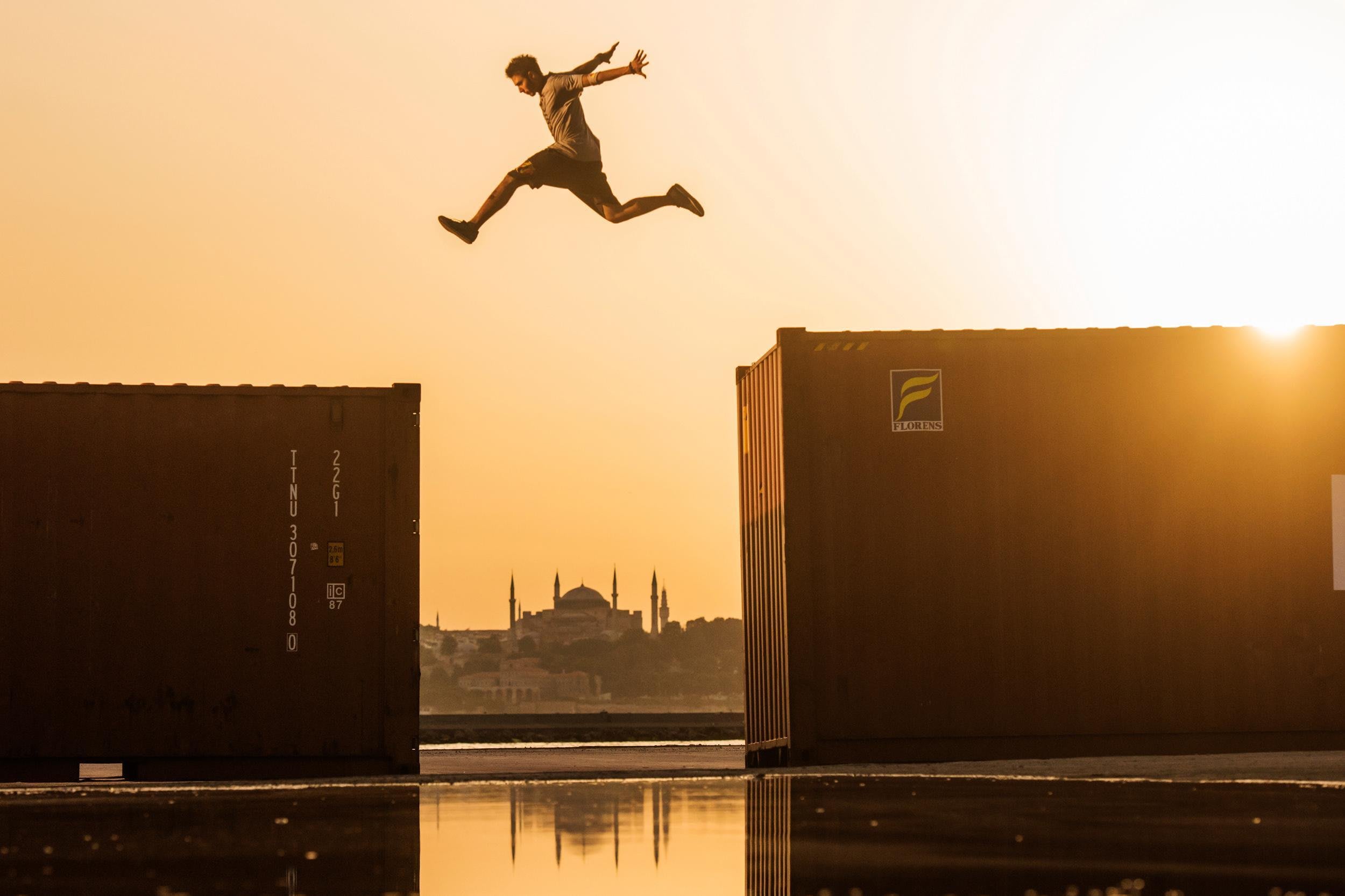 Parkour. Жорж Эмбер паркур. Паркур прыжок. Паркур фриран. Паркур бег.