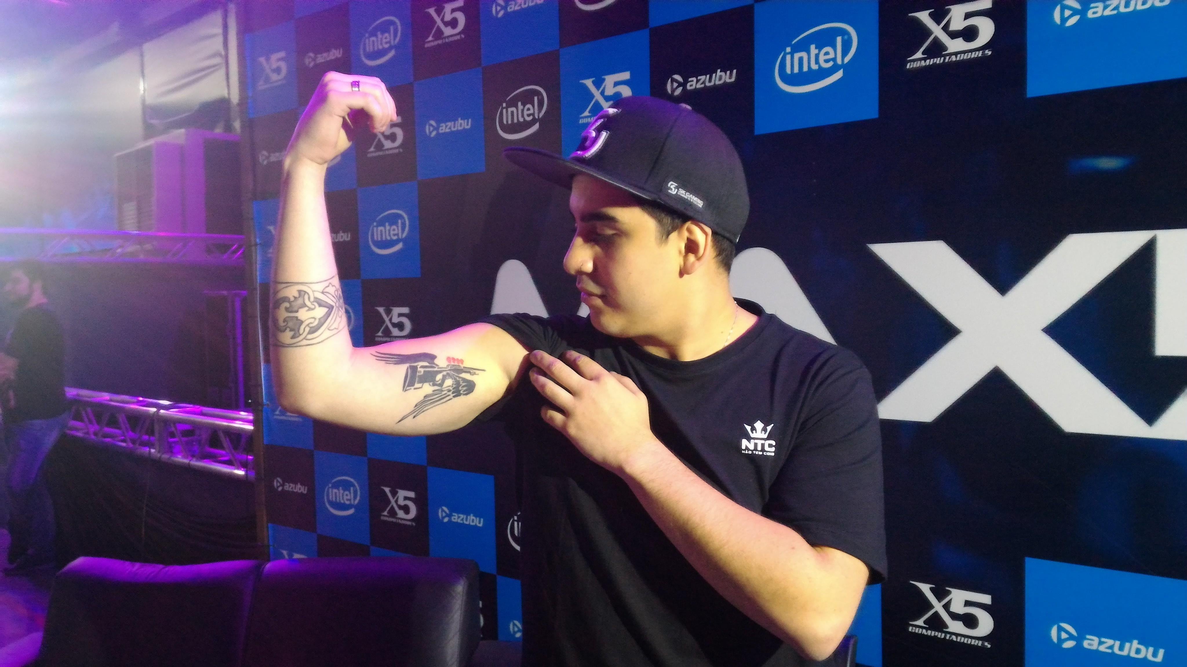 CS:GO: torcedor tatua autógrafo de FalleN