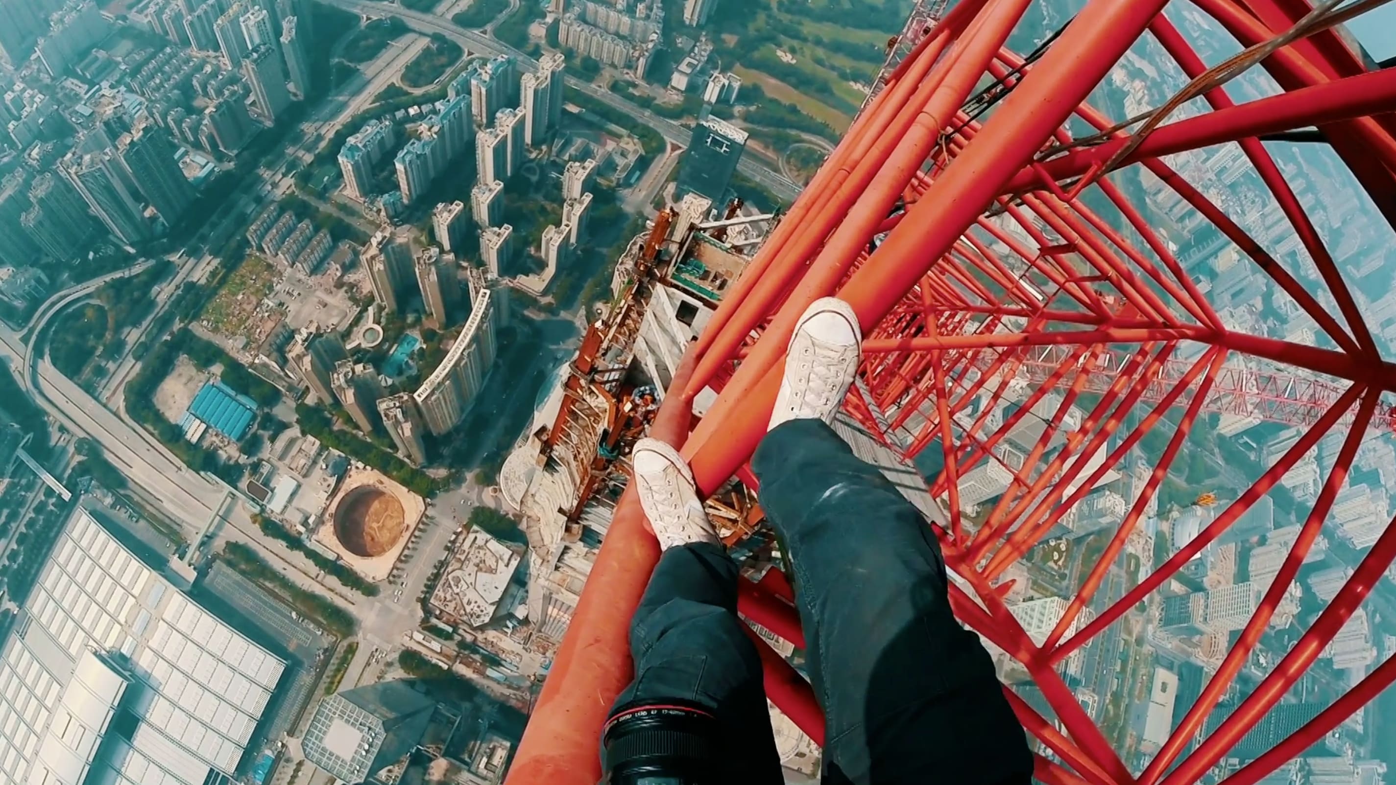 Видео от 1 го лица. Руферы на Бурдж Халифа. Шанхайская башня руфинг.