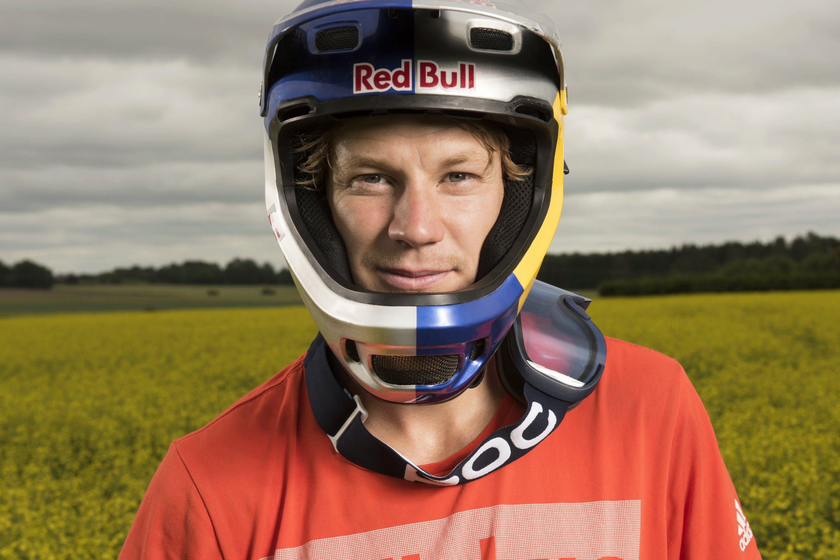 red bull downhill helmet