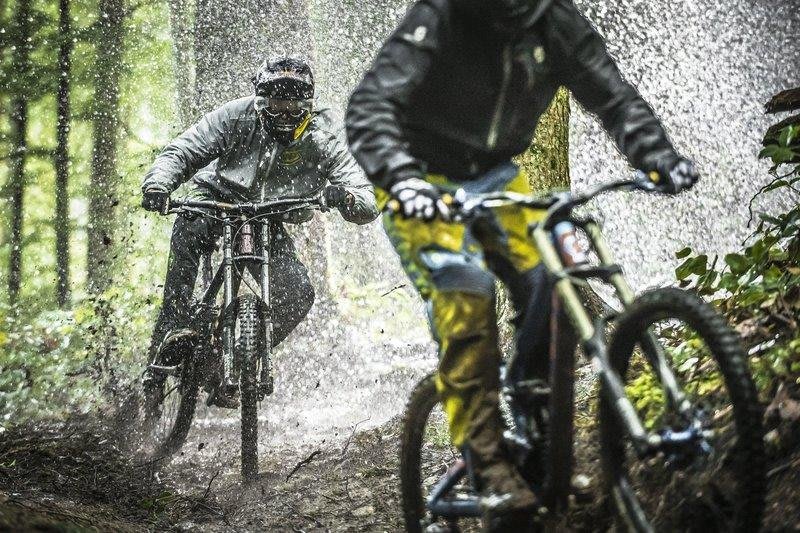 冬のMTBライドに欠かせない高機能ウェア＆アイテム | Bike