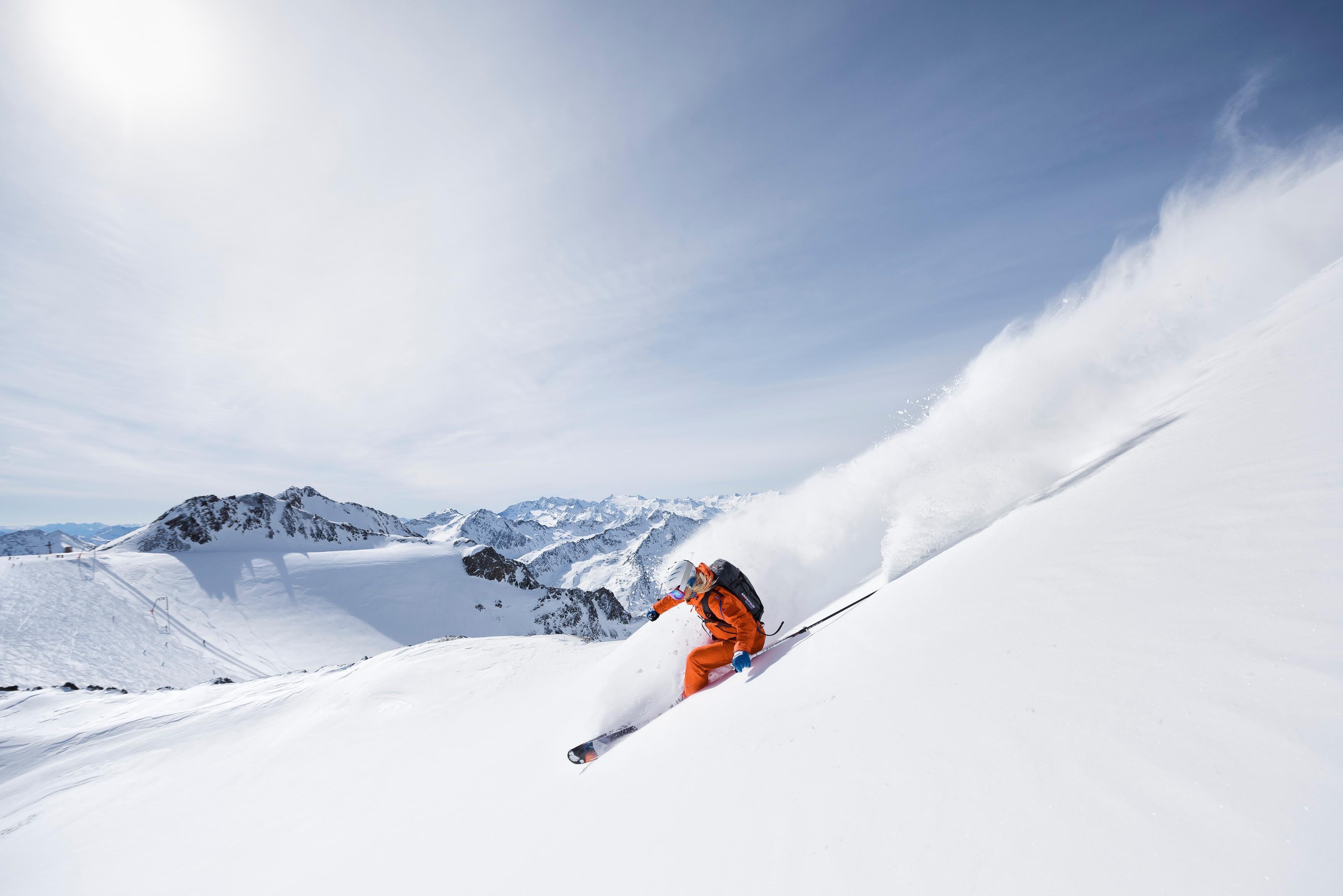 Фрирайд горные лыжи и сноуборд. Stubai Freeride. Фрирайдеры на вершине. Техника катания на горных лыжах фрирайд. Горные лыжи издали.