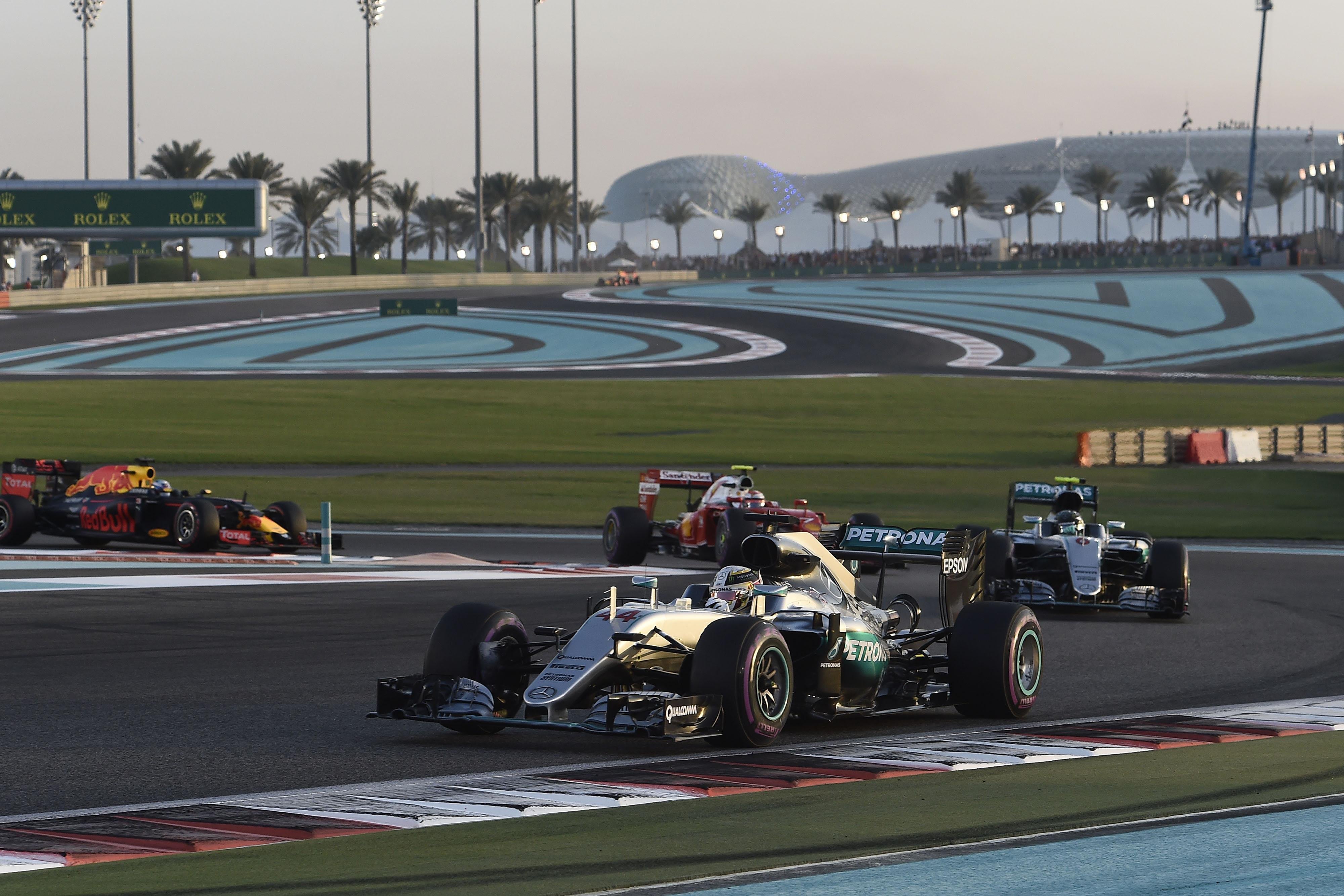 洋書◆F1 2015年シーズン写真集 本 オートコース ハミルトン ベッテル 洋書◇F1 2015年シーズン写真集 本 オートコース ハミルトン