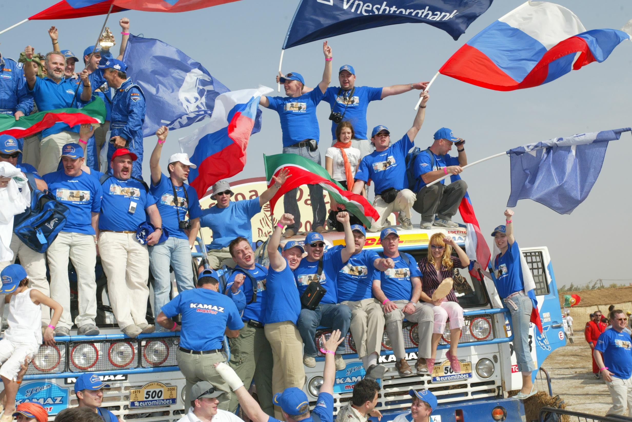 Вершина автоспорта. КАМАЗ мастер 2006. Синяя Армада. Старт Дакар 2006 в Лиссабоне. The Blue Armada фильм.