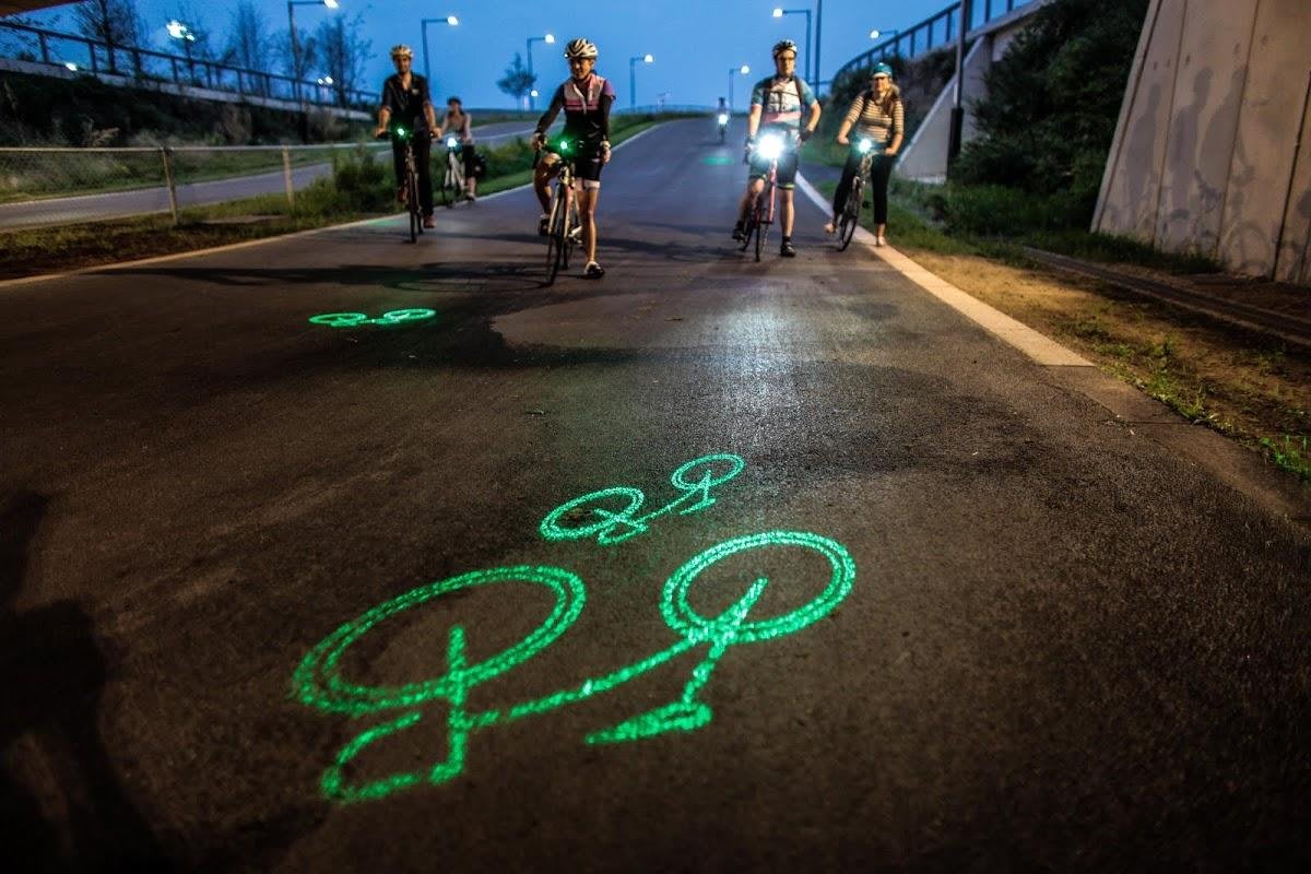 In bicicletta sicurezza al top con le luci laser