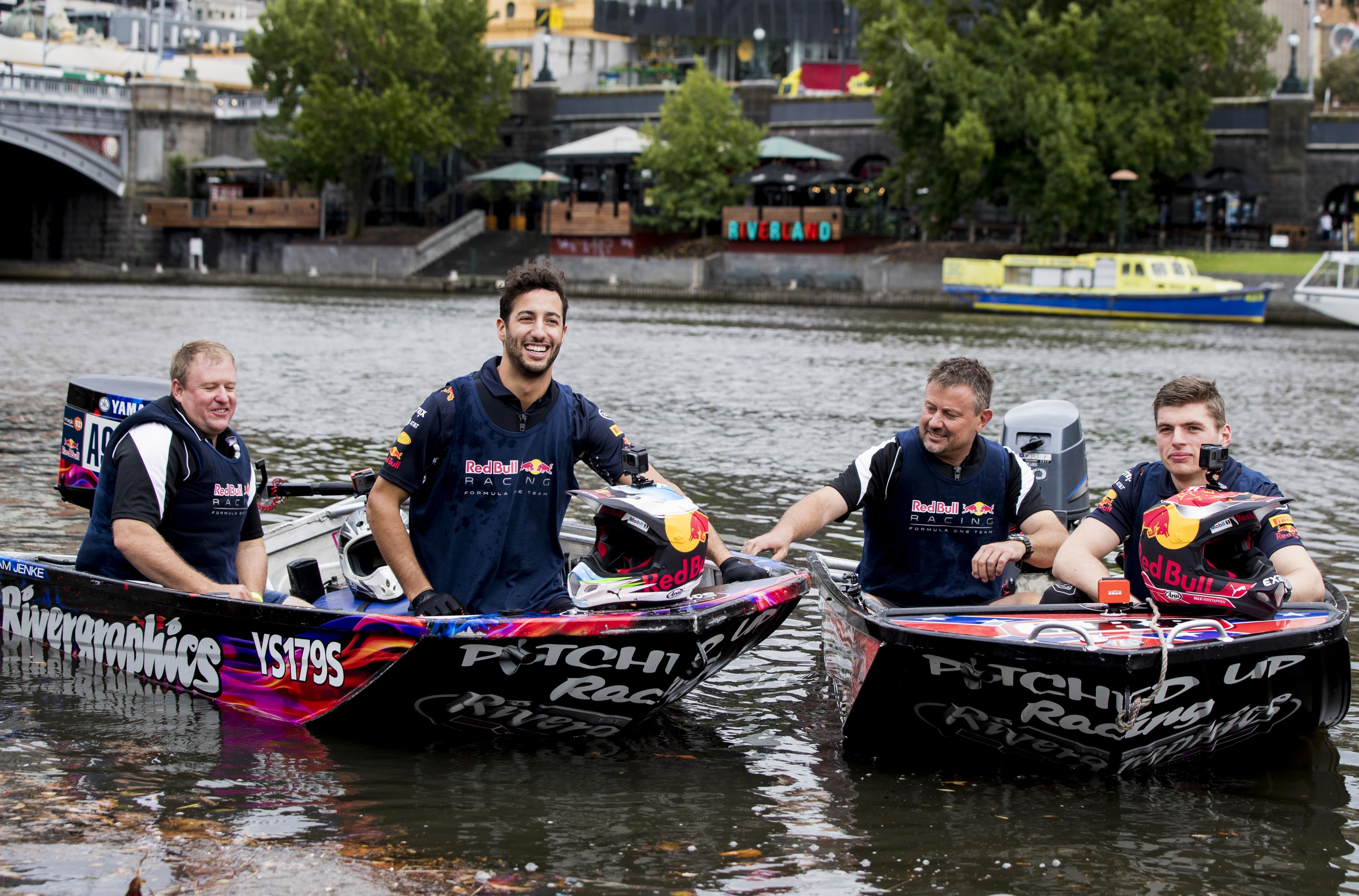 Ricciardo & Verstappen: Carrera de bote Melbourne vídeo