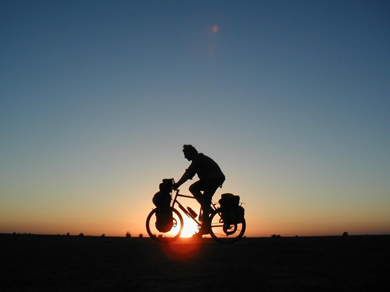 Вел жизнь. Nice Bike цитата. Never met фото. Статус про фото где я около велосипеда для одноклассников.