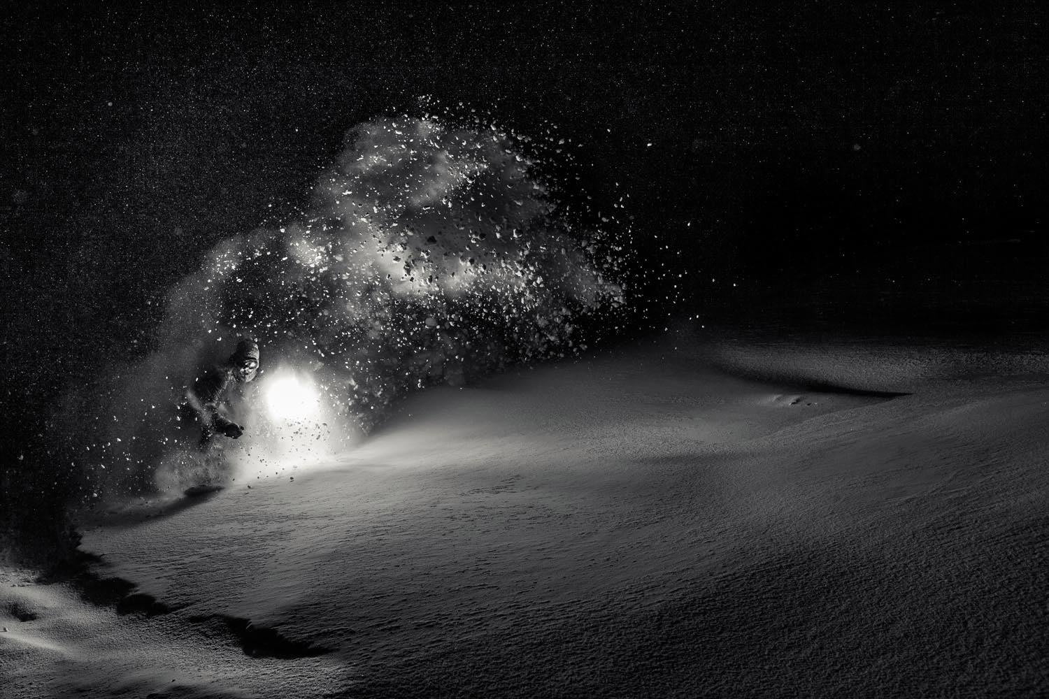 モノクロの雪山