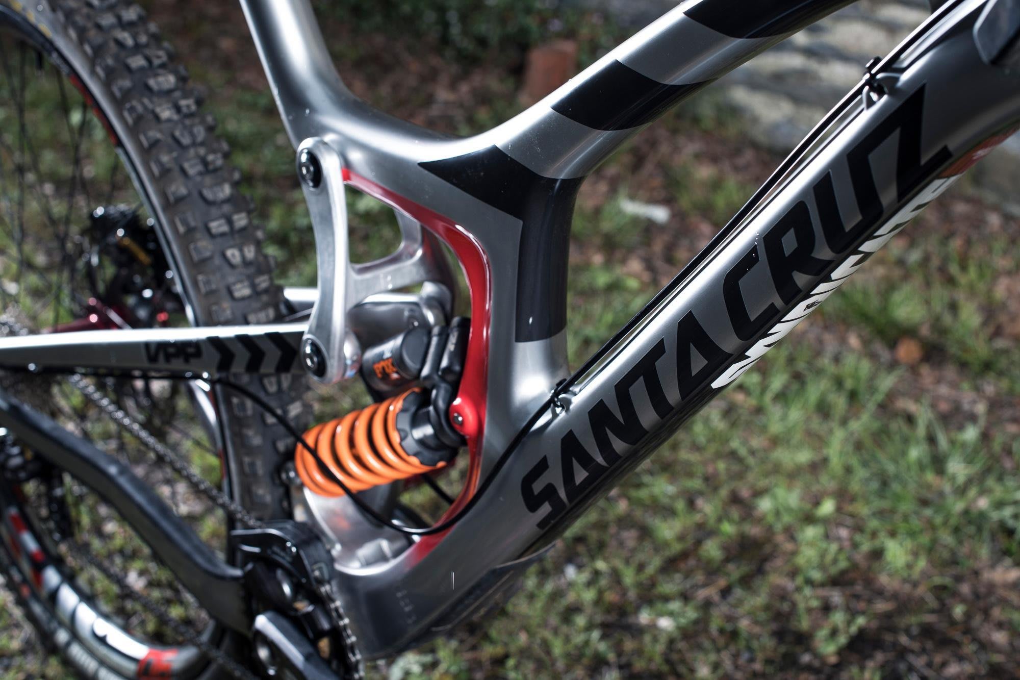 Luca Shaw Santa Cruz V10 29er MTB: Bike check photos