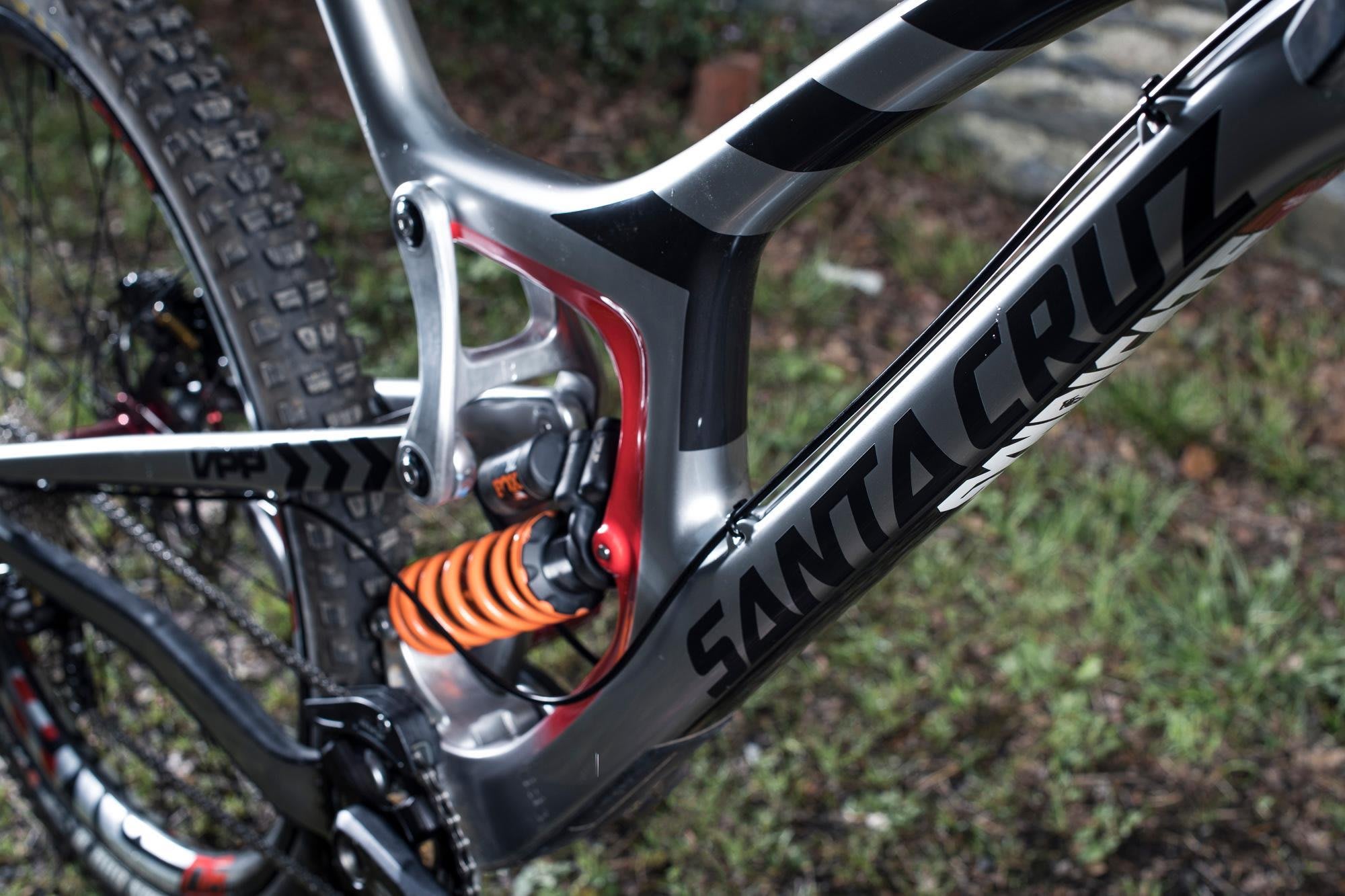 Luca Shaw bike check - Santa Cruz 29er V10