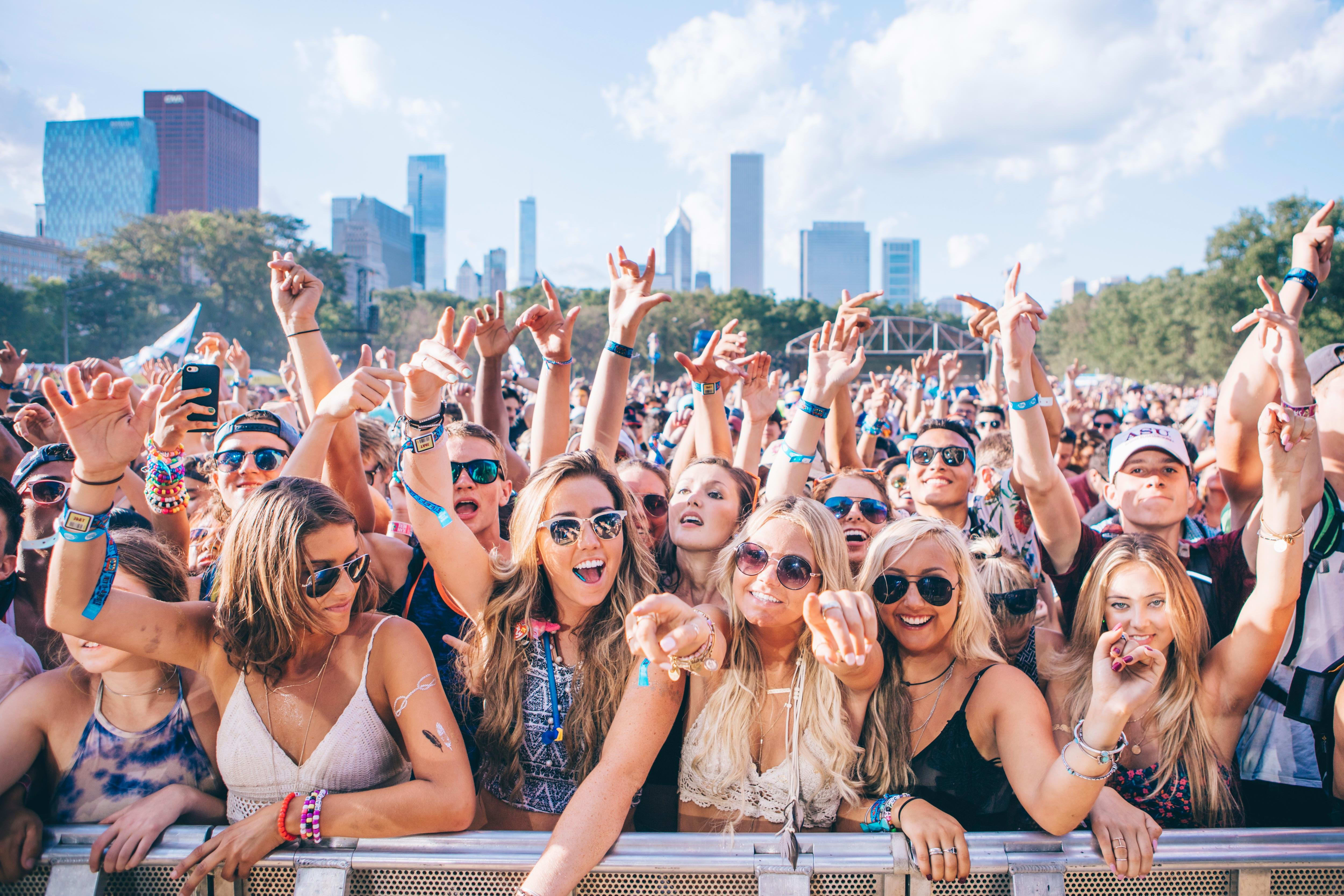 Благодаря фестиваль. Лоллапалуза. Lollapalooza фестиваль. Фестиваль блондинов. Lollapalooza 2017.