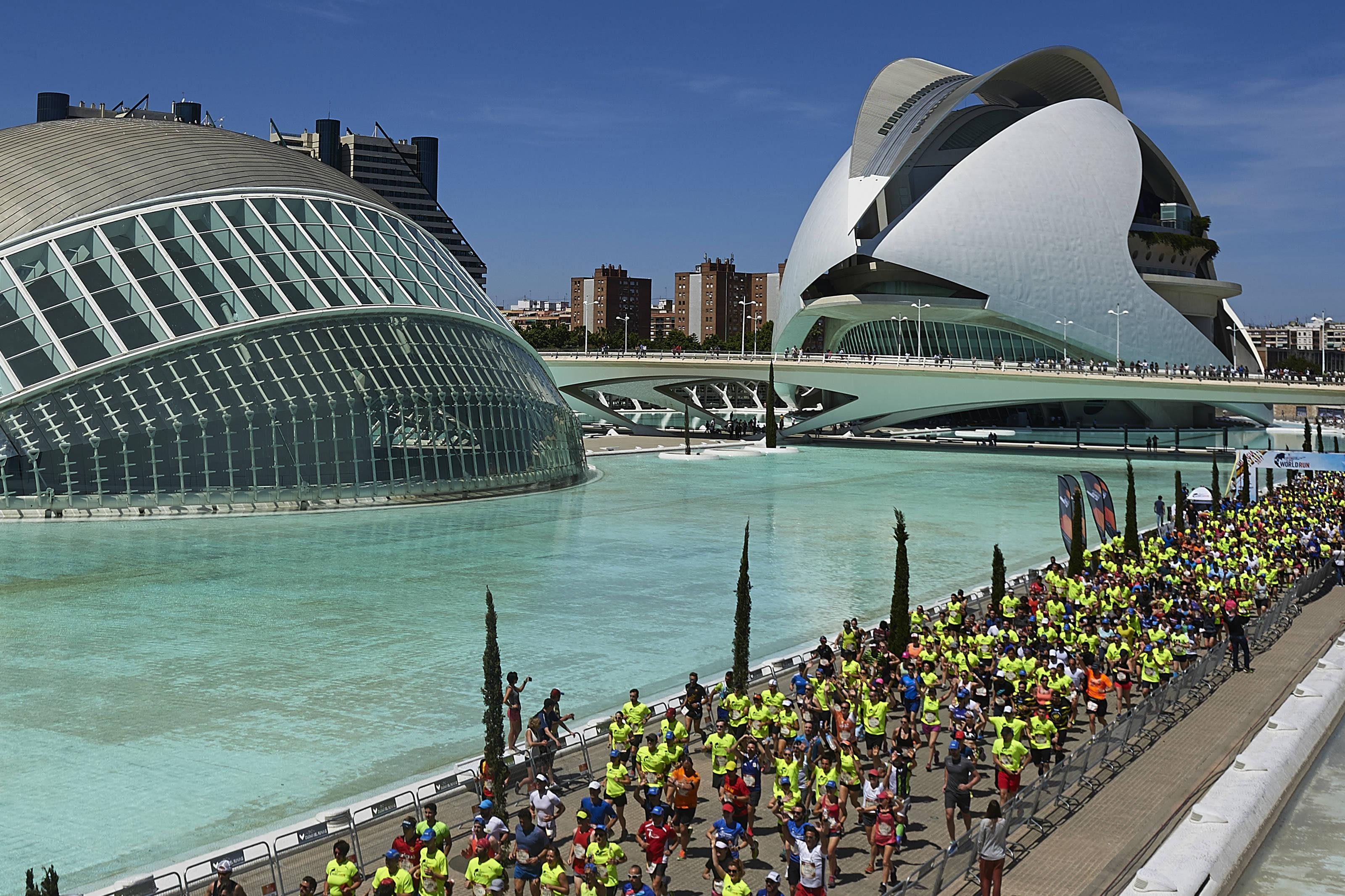 7 posturas de yoga que ajudam na corrida