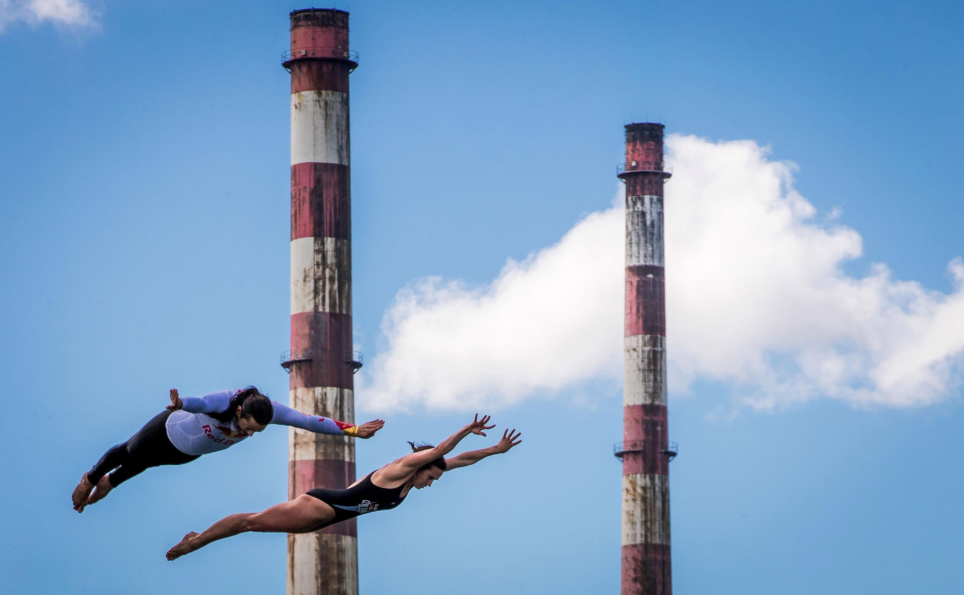 Red Bull Cliff Diving 2017 Duque & Bader warming up