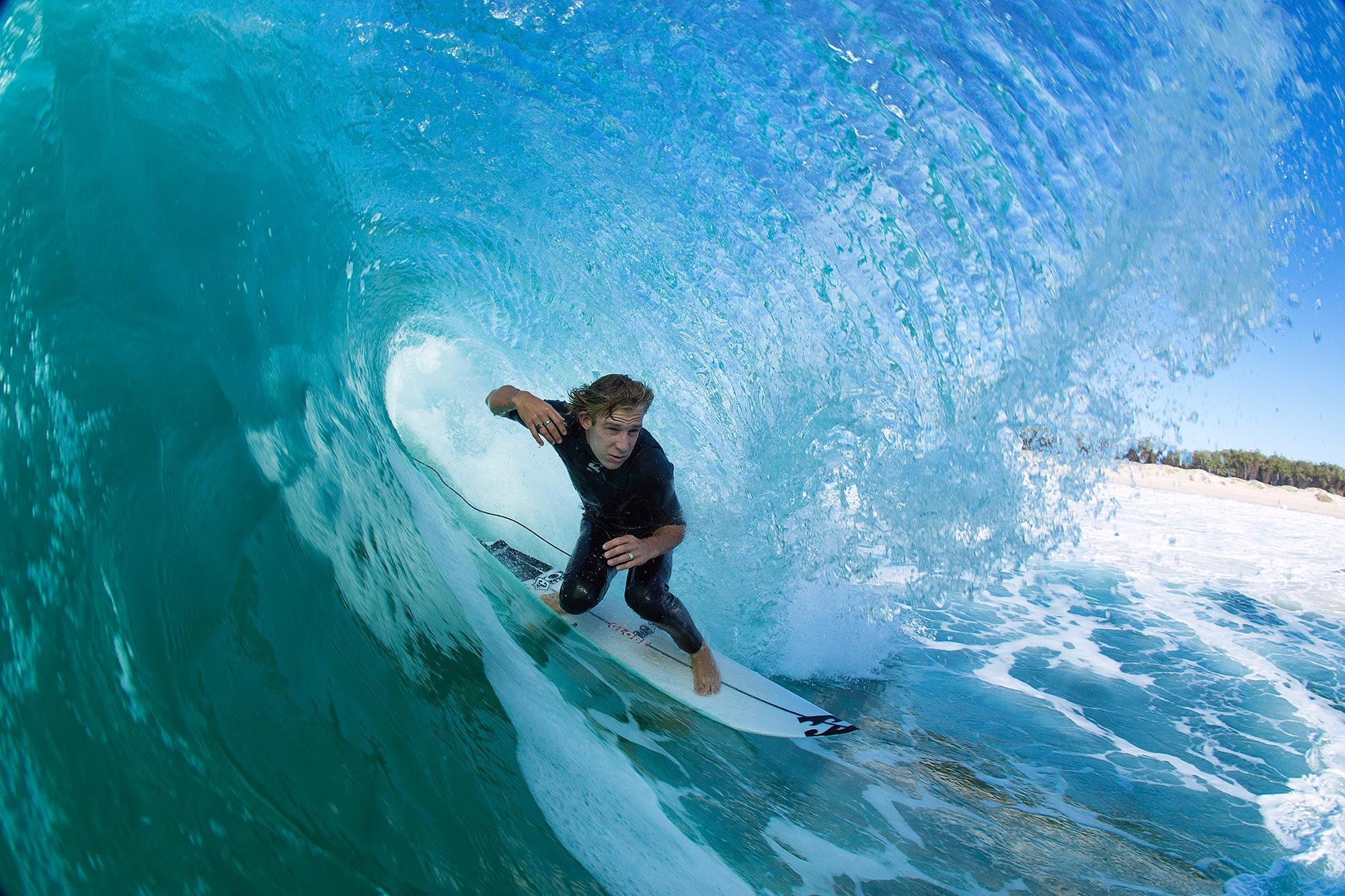 Surfing in autumn: The best time of the year to surf