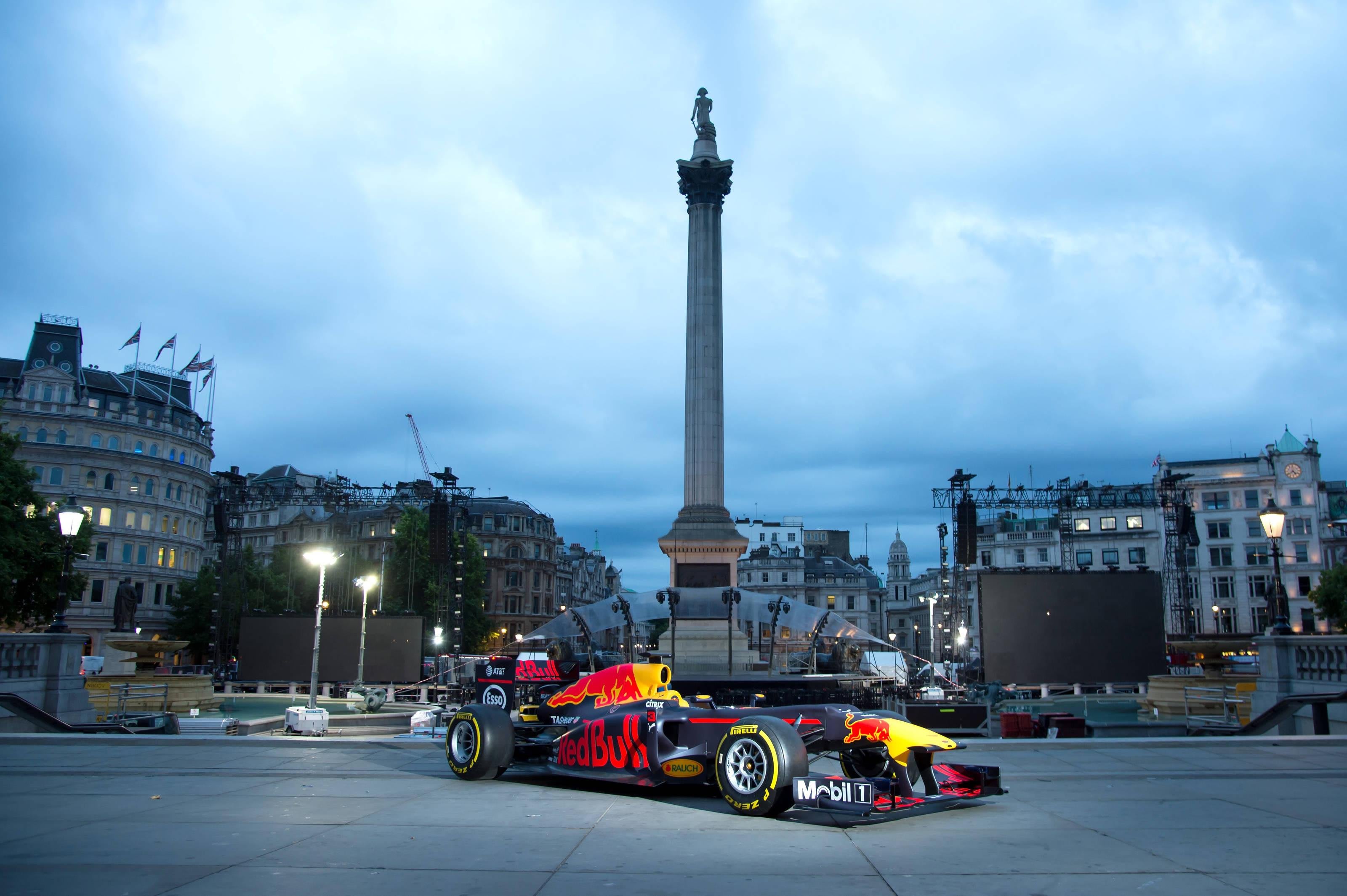 F1 Live: F1 takes over the heart of London ++video++