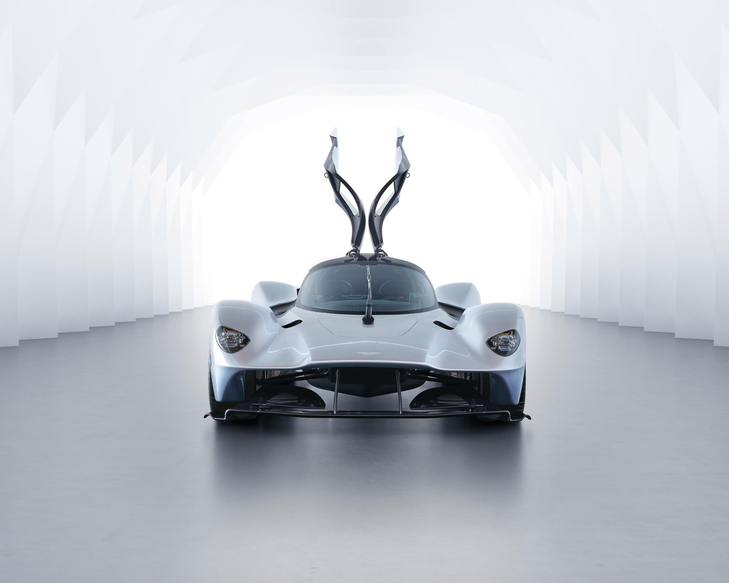 Новый гиперкар Aston Martin Valkyrie за 230 млн рублей