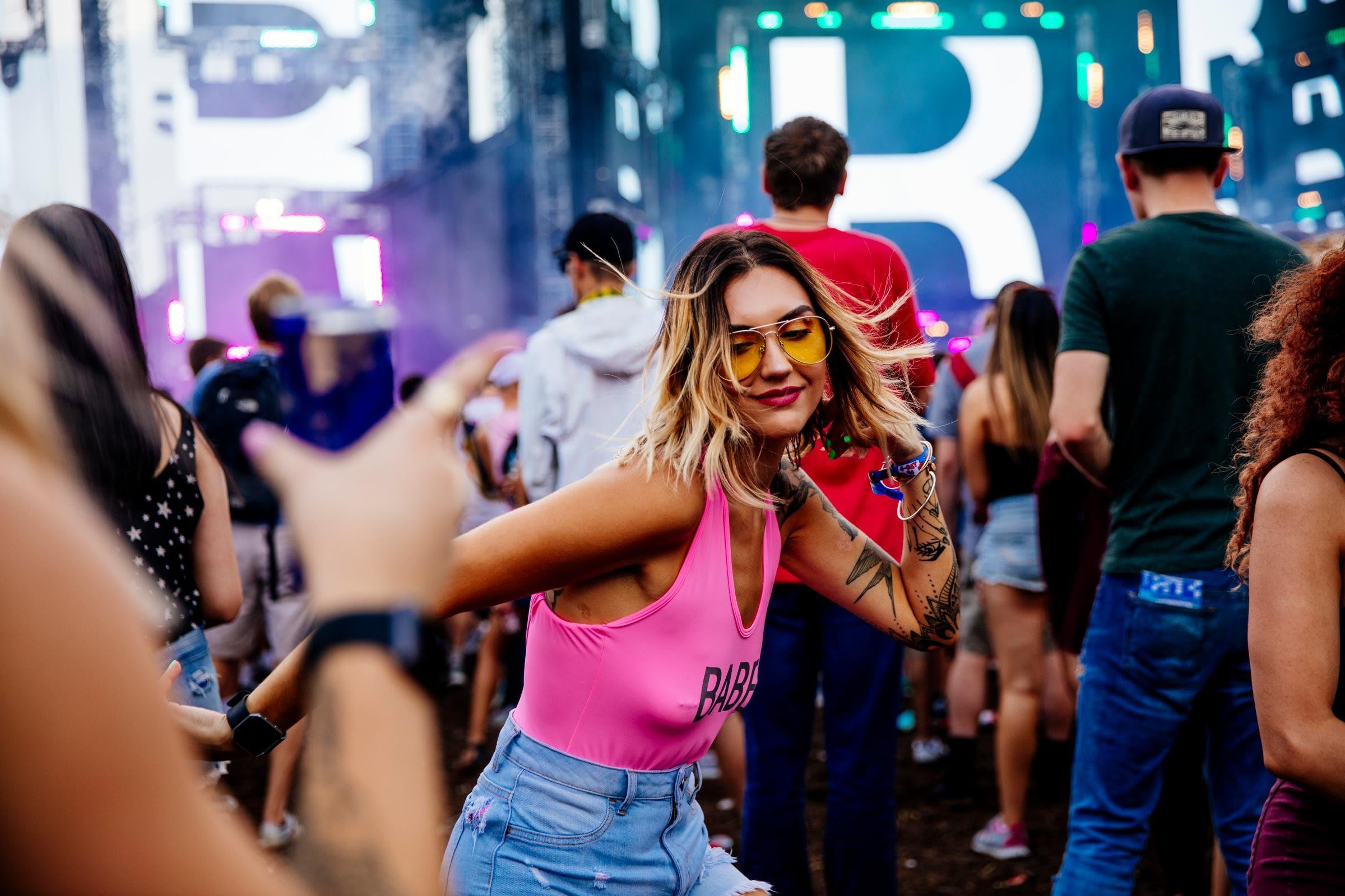 Fans dance in the rain at Lollapalooza on Day Three – The Columbia