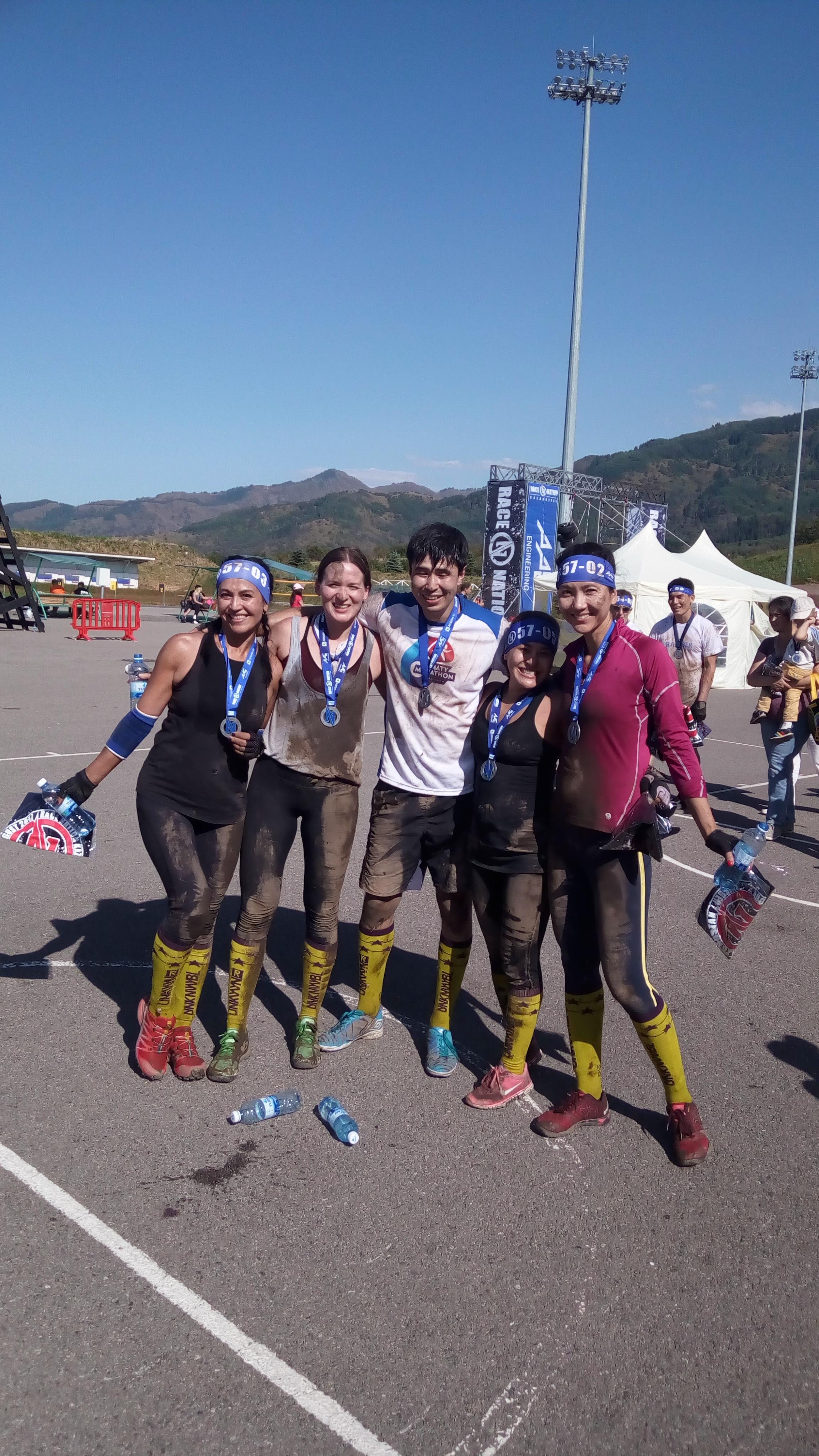 Керемет балапан серіктесінің үлкен әтешіне күшті секіреді