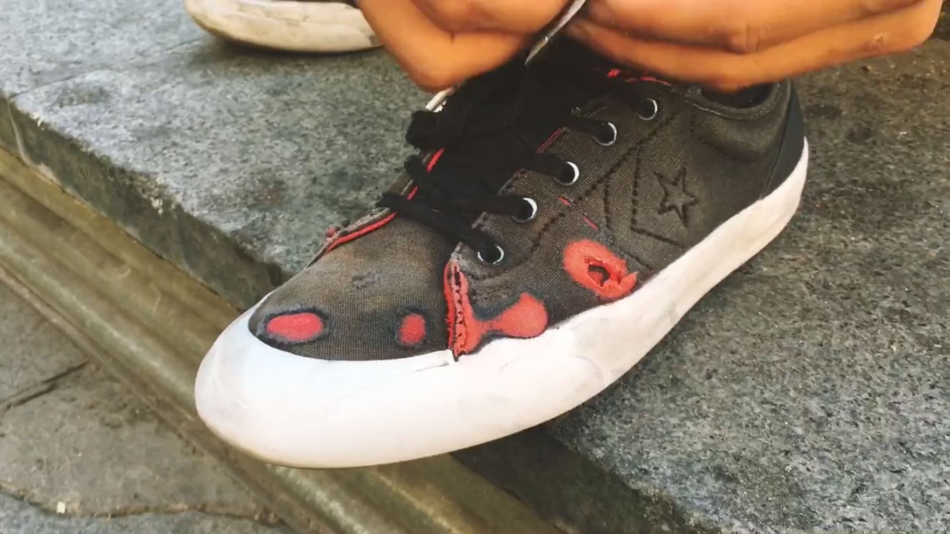 Crean cinta que arregla zapas skate rotas y agujeros