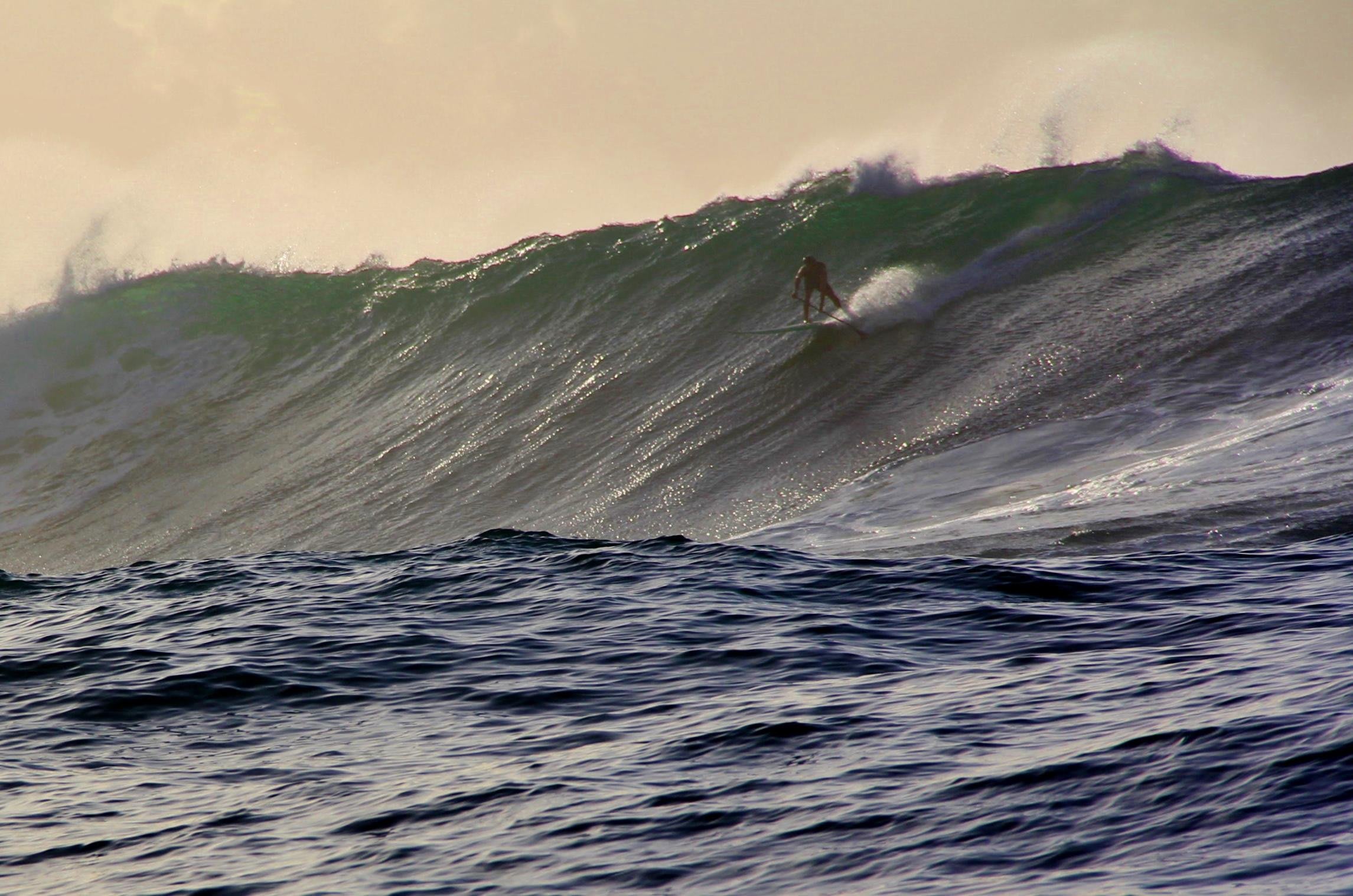 Veja a maior onda j surfada de SUP no Brasil Red Bull