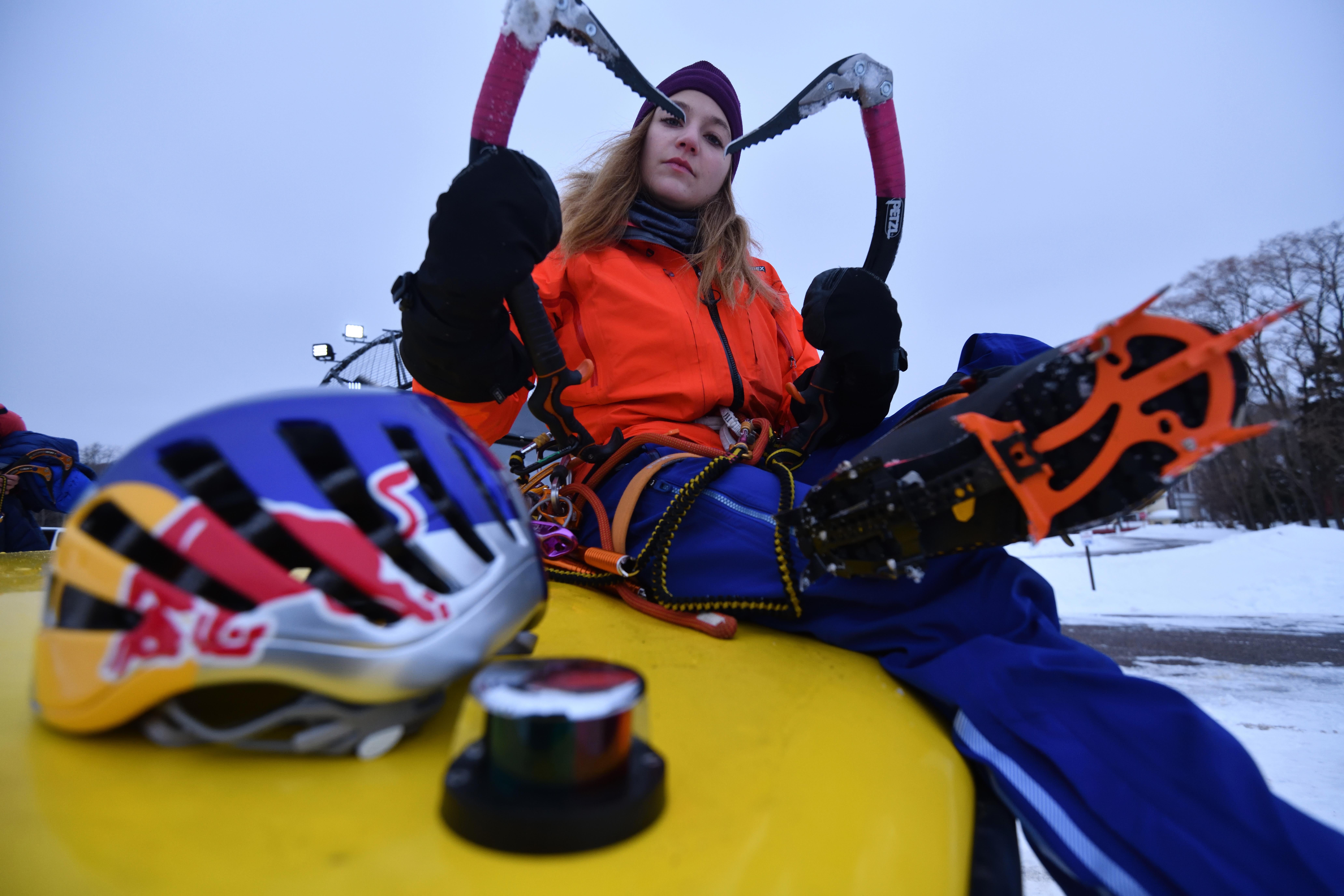 スペリオル湖のビッグアイスウォールに挑め！