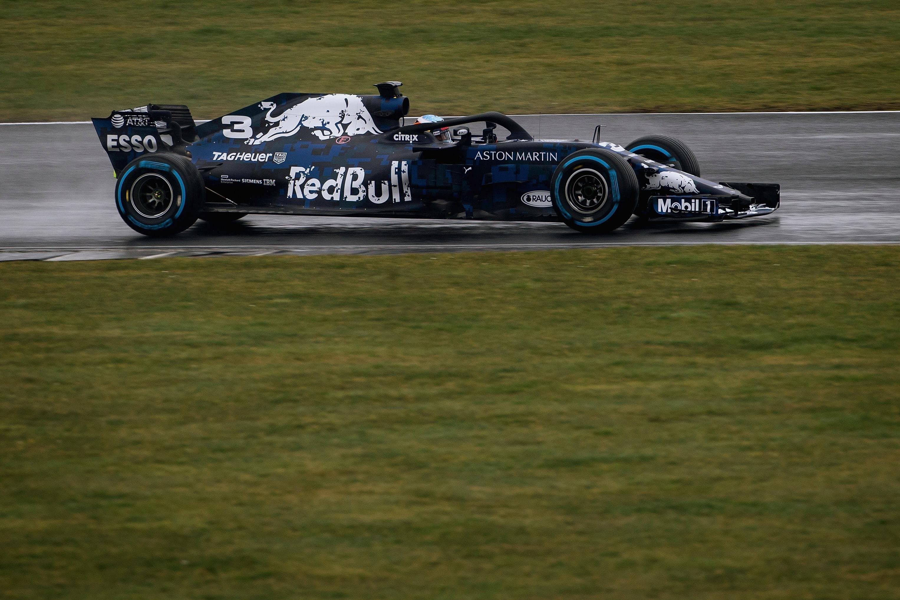 Red Bull Racing'in 2018 Aracı RB14 Tanıtıldı!