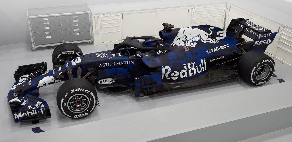 Red Bull Racing'in 2018 Aracı RB14 Tanıtıldı!