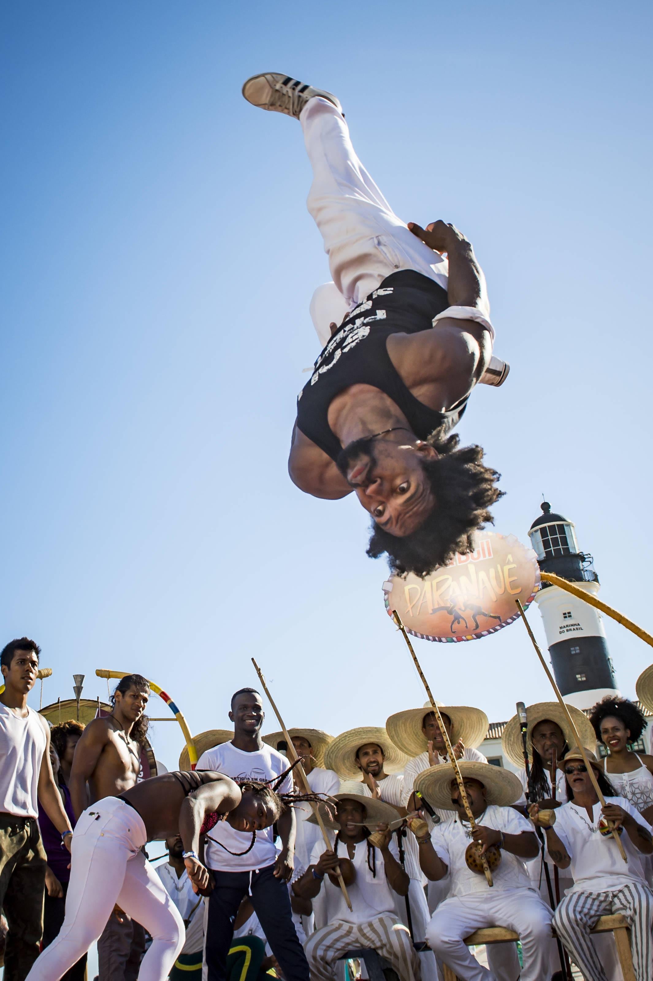 Capoeira movimento AU Red Bull Paranauê