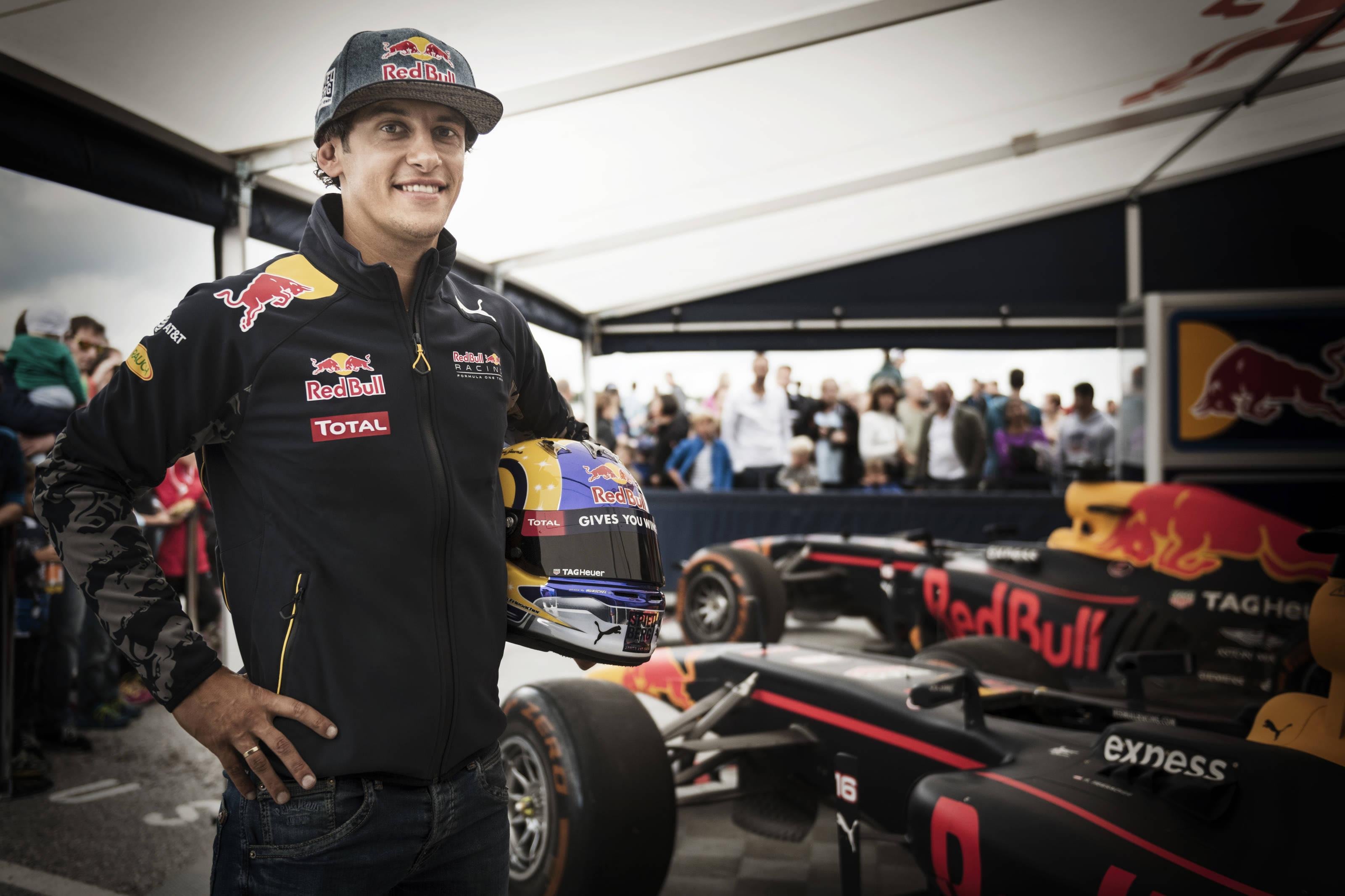 Red Bull Showrun Brings Showstopping RB7 Formula 1 Exhibition To