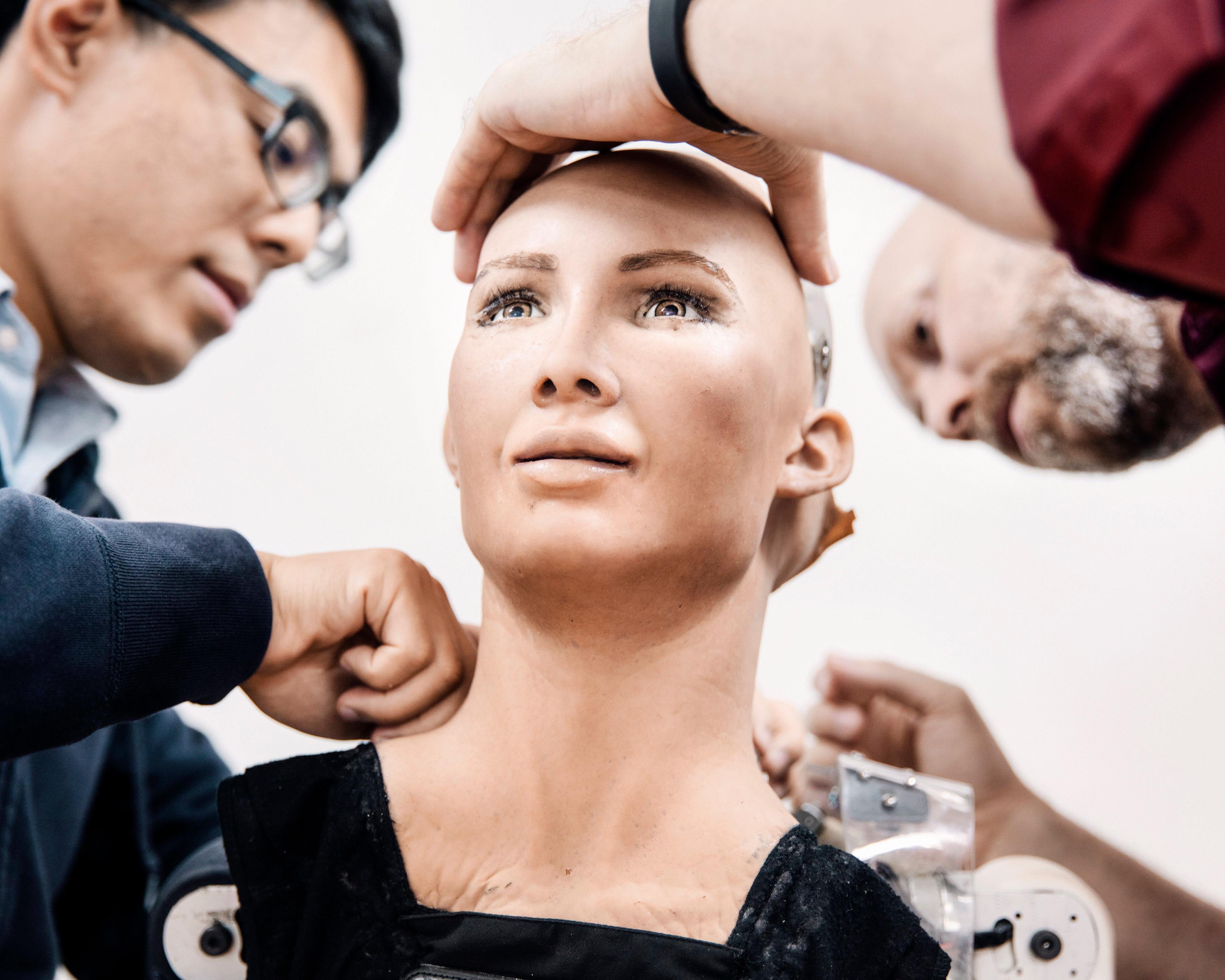 Roboter Sophia soll den Menschen die Liebe lehren!