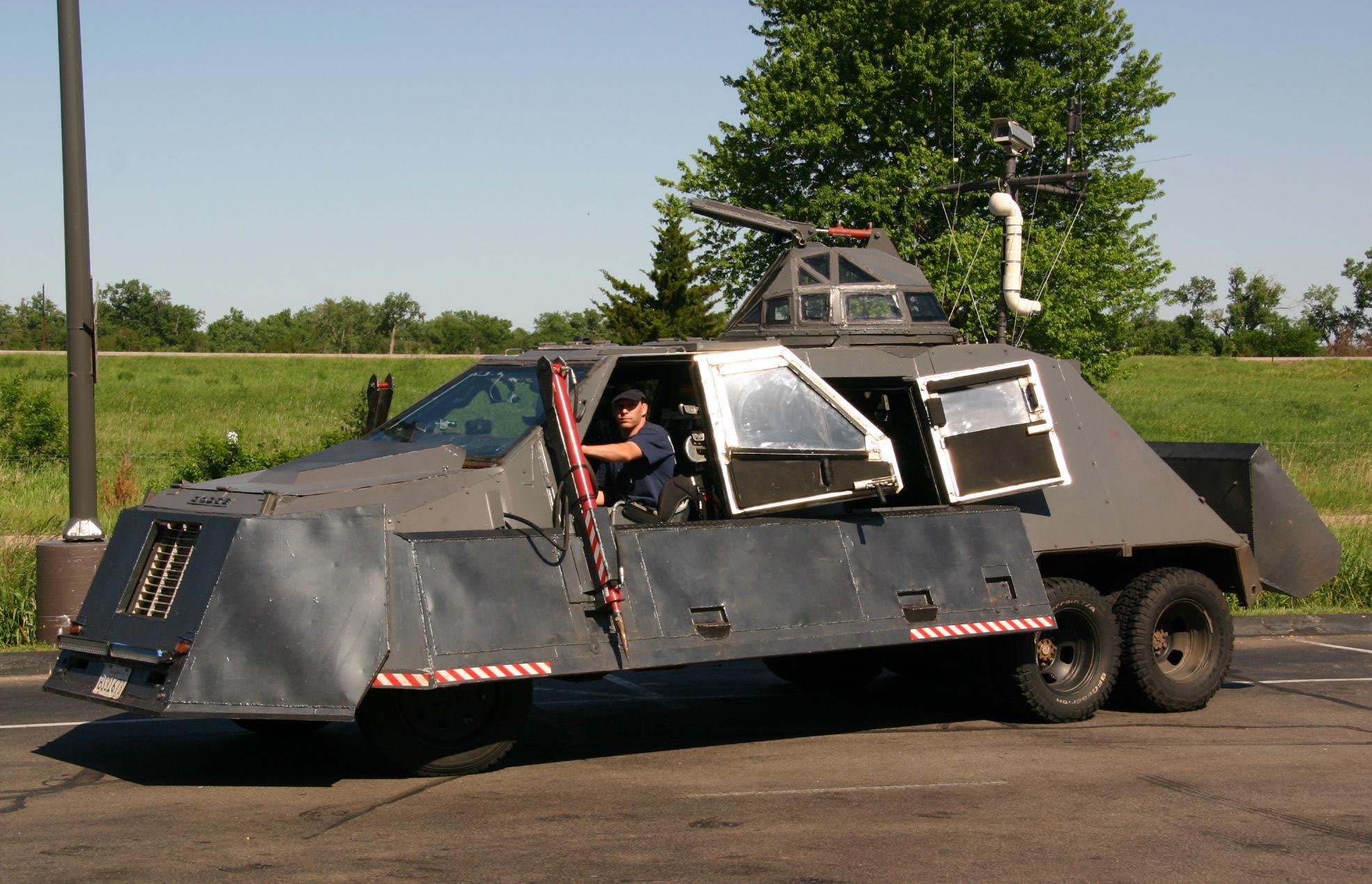 Tornado chasers' truck shoots Imax from inside storms (photos) - CNET