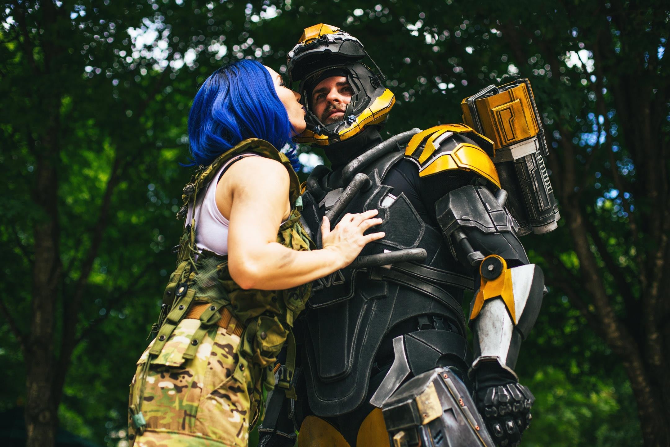 Anthem のジャベリン エグゾスーツを完全再現したコスプレイヤー コスプレ ビデオゲーム